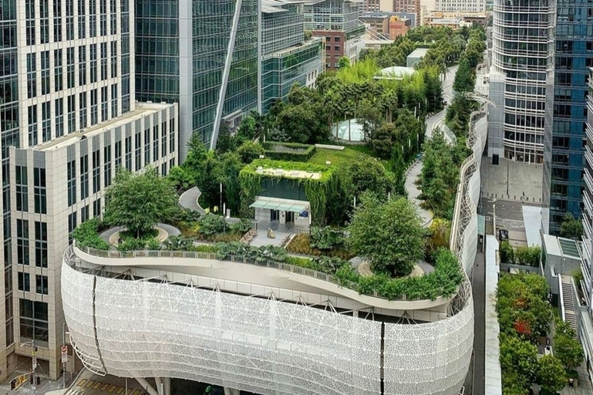 Le SF Transit Center, où le nom à été acheté par une boîte juste à côté