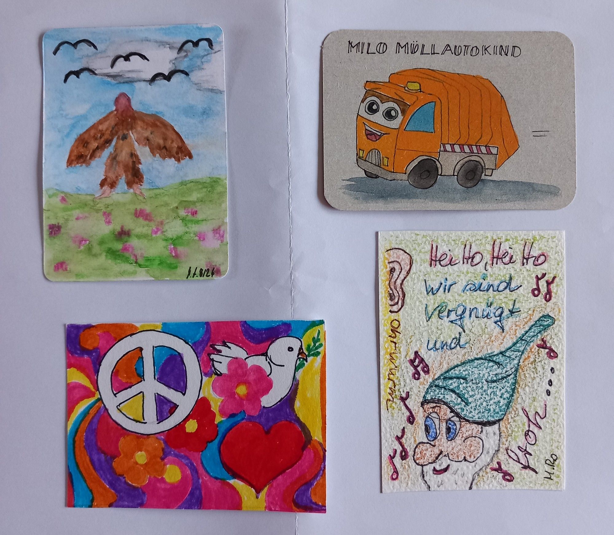 4 ATCs wie im Text beschrieben
Fauenkleidgestalt, 
orange Müllauto, 
Peace, Taube psychedelischer bunt Hintergrund 
Zwerg mit Text