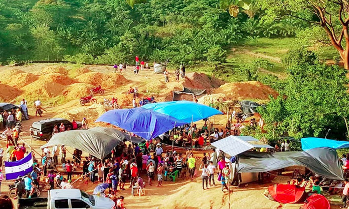 Een “water en leven” anti-mijnbouw actiekamp in Guapinol (Honduras), eind 2018. (Foto: Guaponol community)