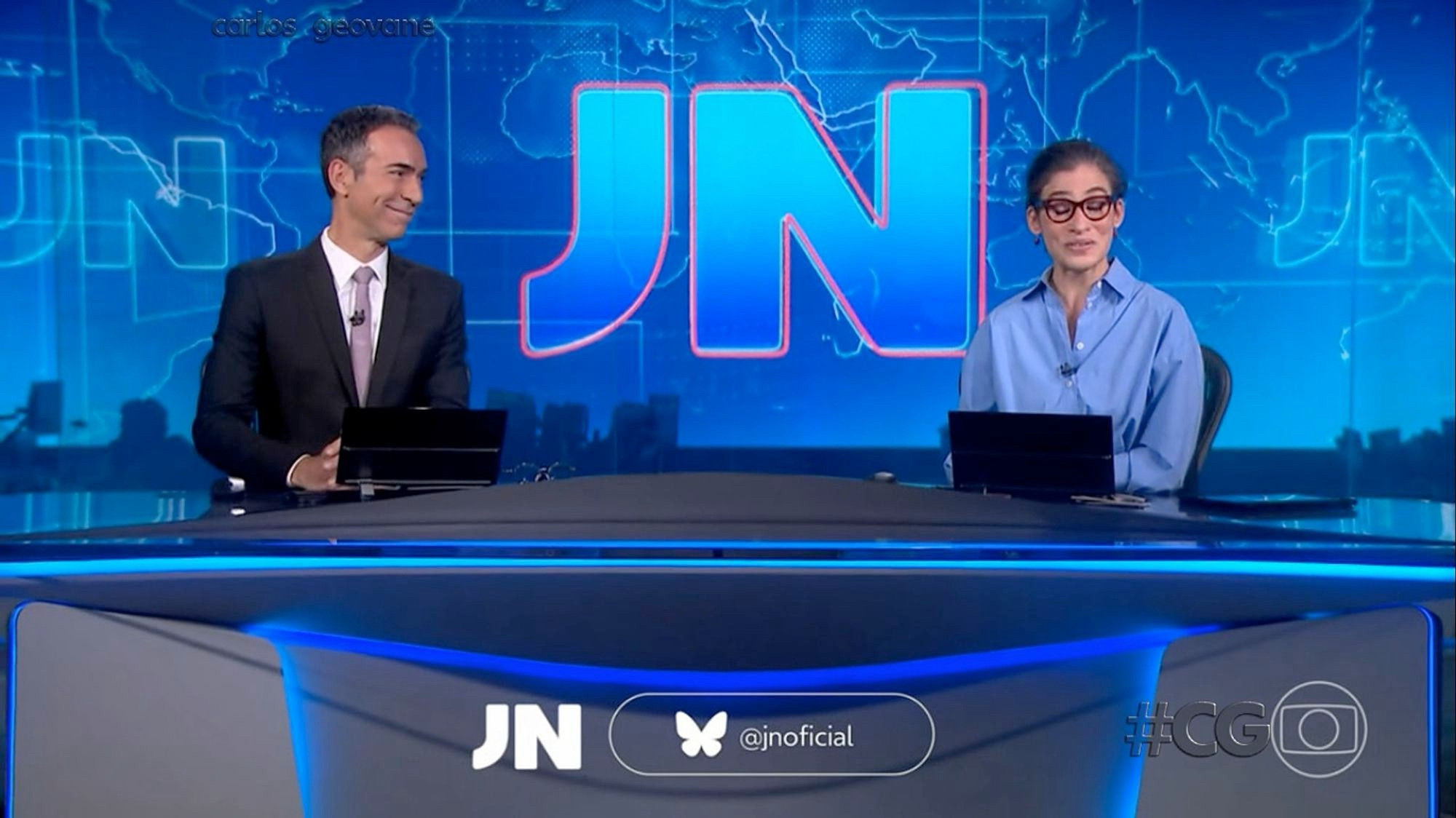 Jornal Nacional colocando o logo do Bluesky com a @ deles pra seguir aqui: @jnoficial