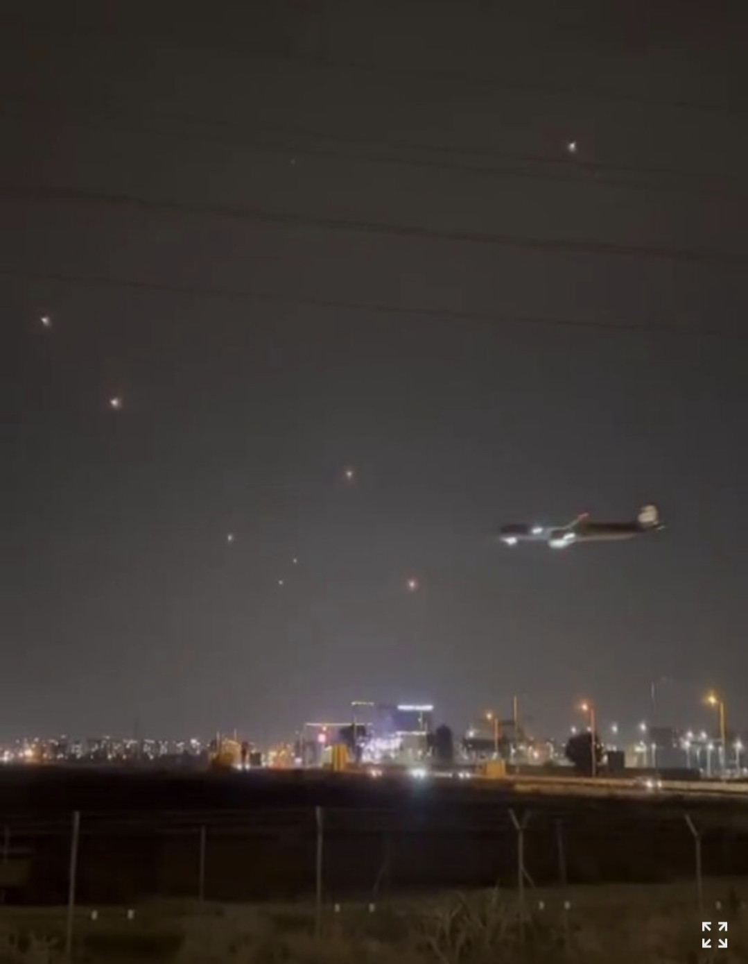 A passenger plane landing at TLV last night while a rocket barrage fired at Tel Aviv is seen in the background. N12.