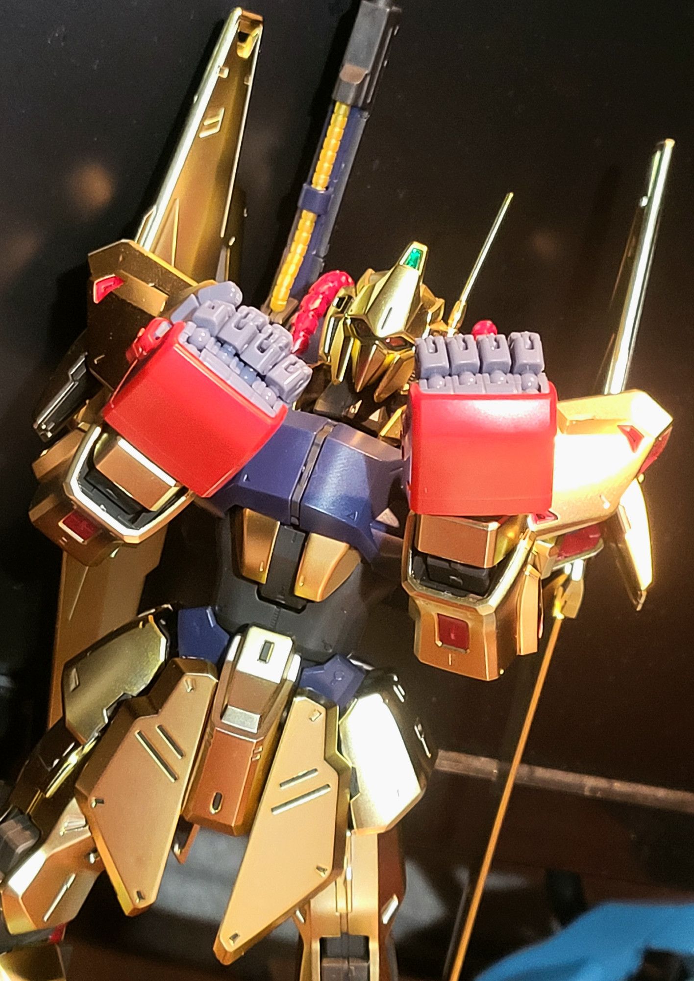 MG Hyaku Shiki with the hands from a MG Rick Dias in a boxing like pose.