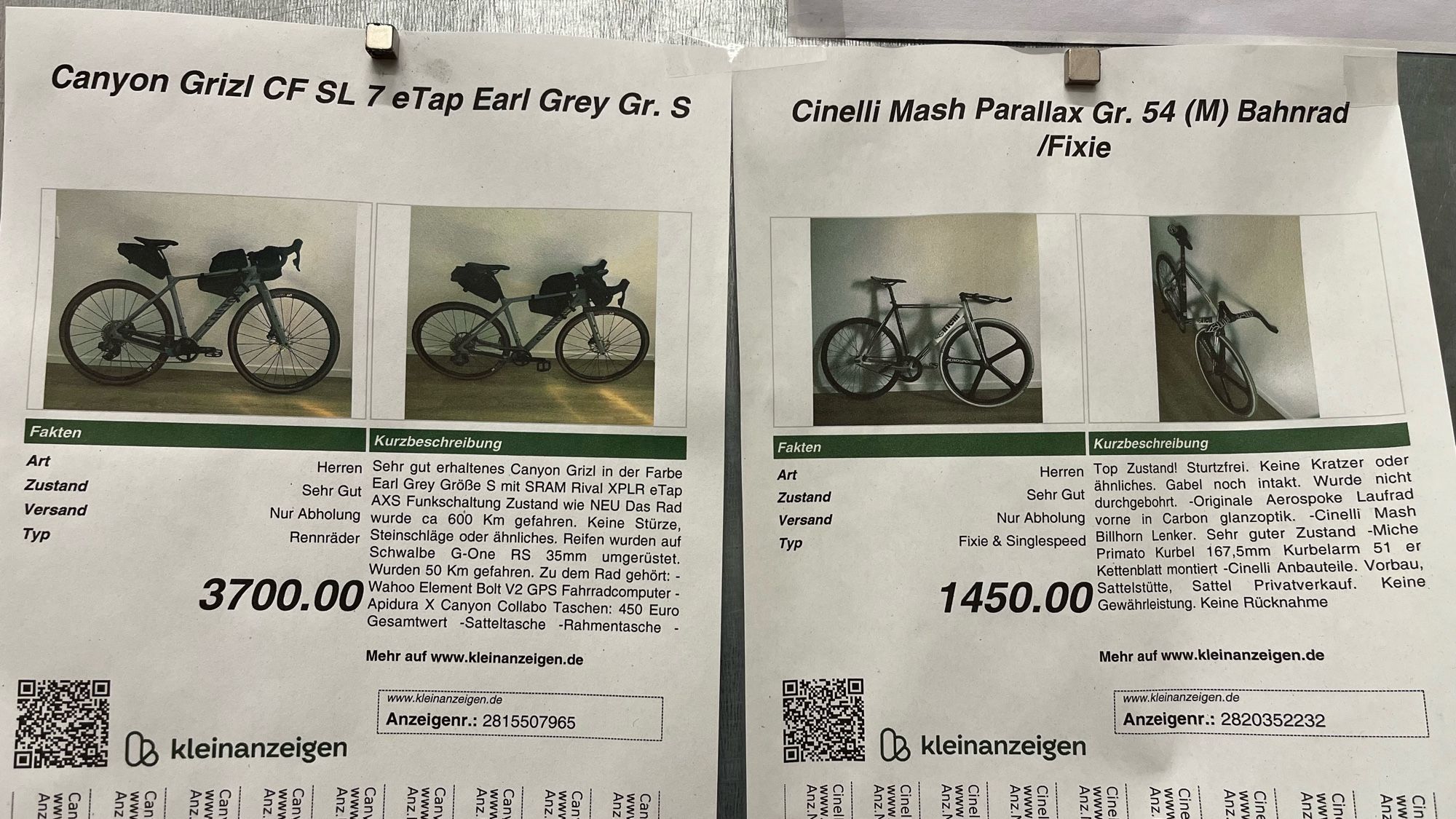 Aushänge in der Bergstation über zu verkaufende Fahrräder, Gravelbike 3700€ und Bahnrad Fixie für 1450€