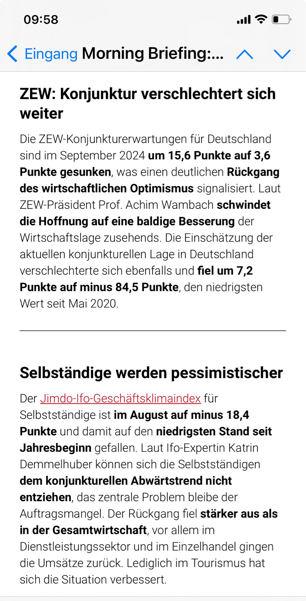 Die ZEW-Konjunkturerwartungen für Deutschland sind im September 2024 um 15,6 Punkte auf 3,6 Punkte gesunken, was einen deutlichen Rückgang des wirtschaftlichen Optimismus signalisiert. Laut ZEW-Präsident Prof. Achim Wambach schwindet die Hoffnung auf eine baldige Besserung der Wirtschaftslage zusehends. Die Einschätzung der aktuellen konjunkturellen Lage in Deutschland verschlechterte sich ebenfalls und fiel um 7,2 Punkte auf minus 84,5 Punkte, den niedrigsten Wert seit Mai 2020.

Selbständige werden pessimistischer
Der Jimdo-lfo-Geschäftsklimaindex für
Selbstständige ist im August auf minus 18,4 Punkte und damit auf den niedrigsten Stand seit Jahresbeginn gefallen. Laut Ifo-Expertin Katrin Demmelhuber können sich die Selbstständigen dem konjunkturellen Abwärtstrend nicht entziehen, das zentrale Problem bleibe der Auftragsmangel. Der Rückgang fiel stärker aus als in der Gesamtwirtschaft, vor allem im Dienstleistungssektor und im Einzelhandel gingen die Umsätze zurück.