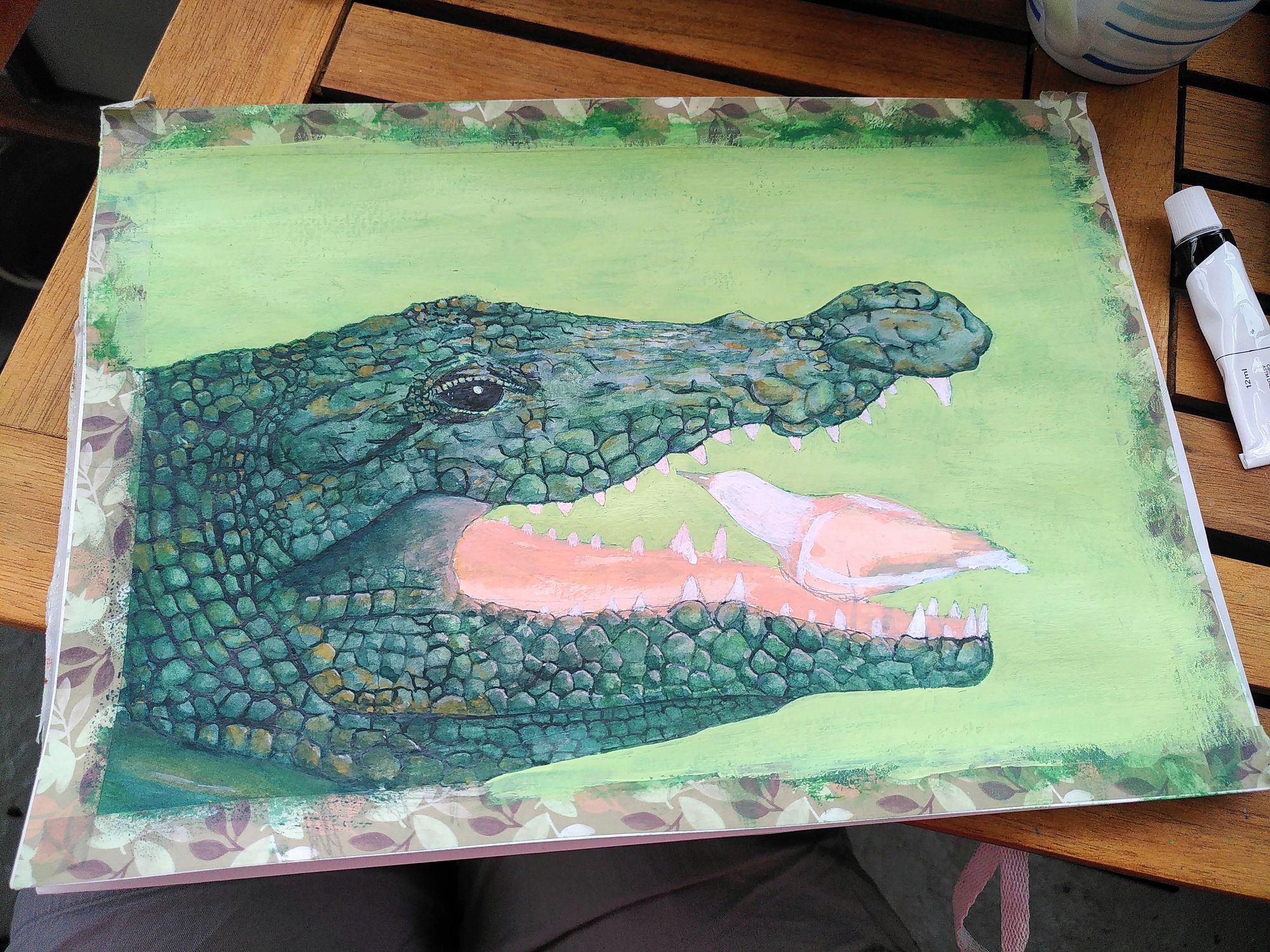 The crocodile. With scaly scales and a more or less flat green background because the old background shines through a bit but that's ok for me. Maybe even good.