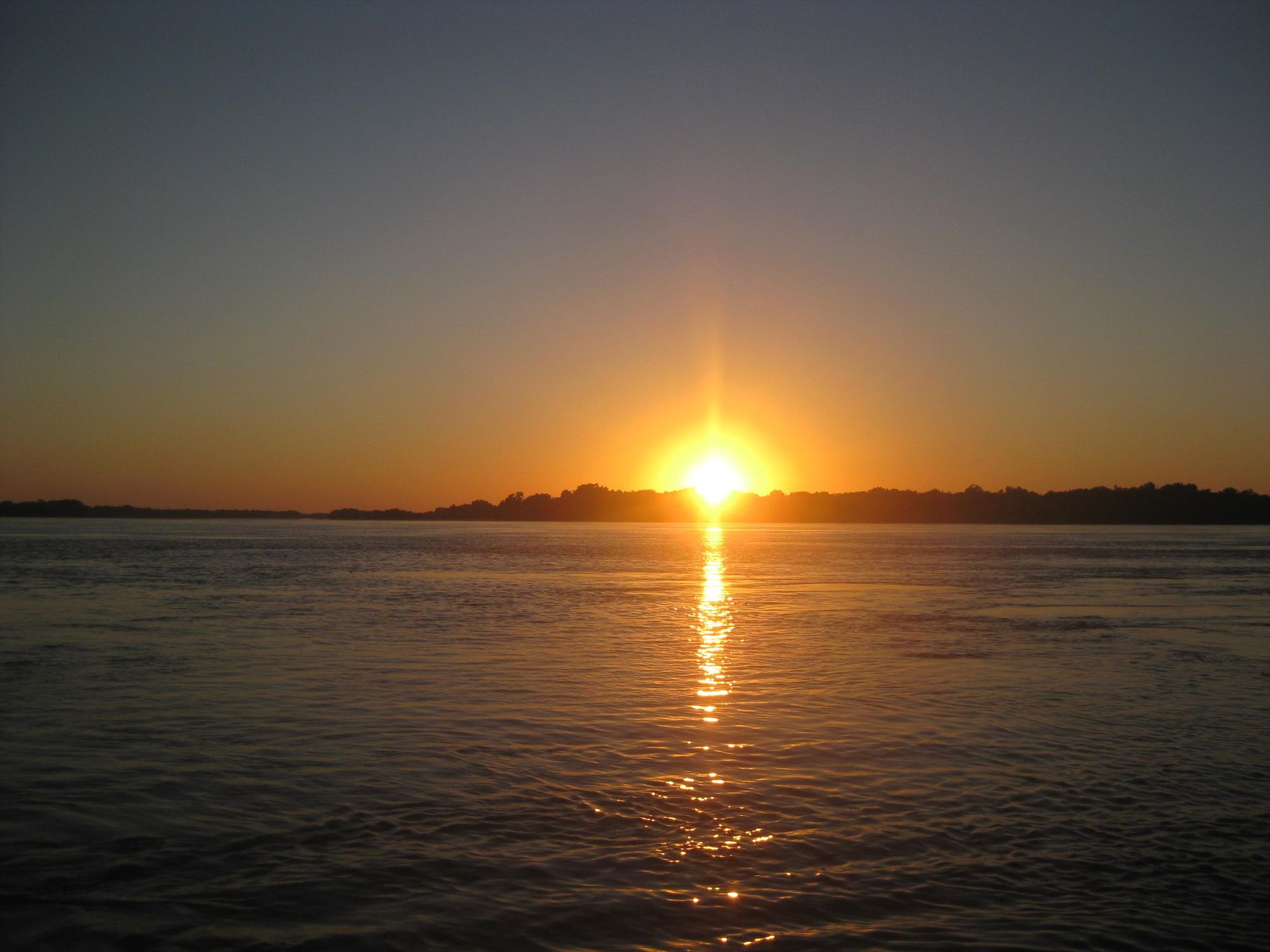 It’s a beautiful picture of a sun rising to the Paraguay River in Paso de la Patria taken by gomezminck, CC BY-SA 3.0 <https://creativecommons.org/licenses/by-sa/3.0>, via Wikimedia Commons https://web.archive.org/web/20161026032120/http://www.panoramio.com/photo/80783462