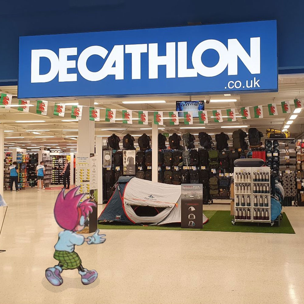 STC Amy off to get her archery supplies innit.

The sign reads DECATHLON. As in the large sports gear supermarket chain. Never been to one, as I am fat and lazy.