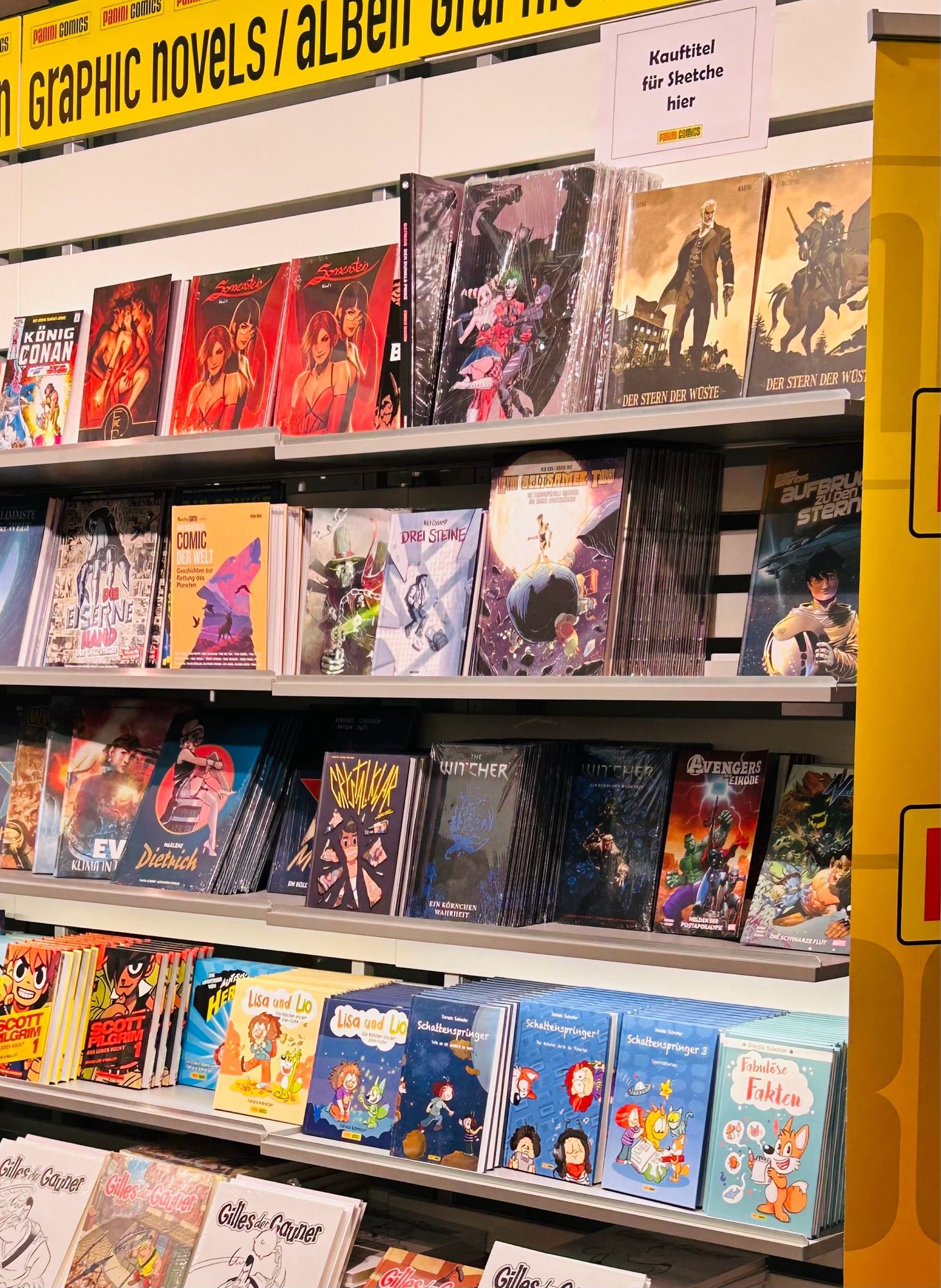 Foto: Regal von Panini mit ganz vielen Comics