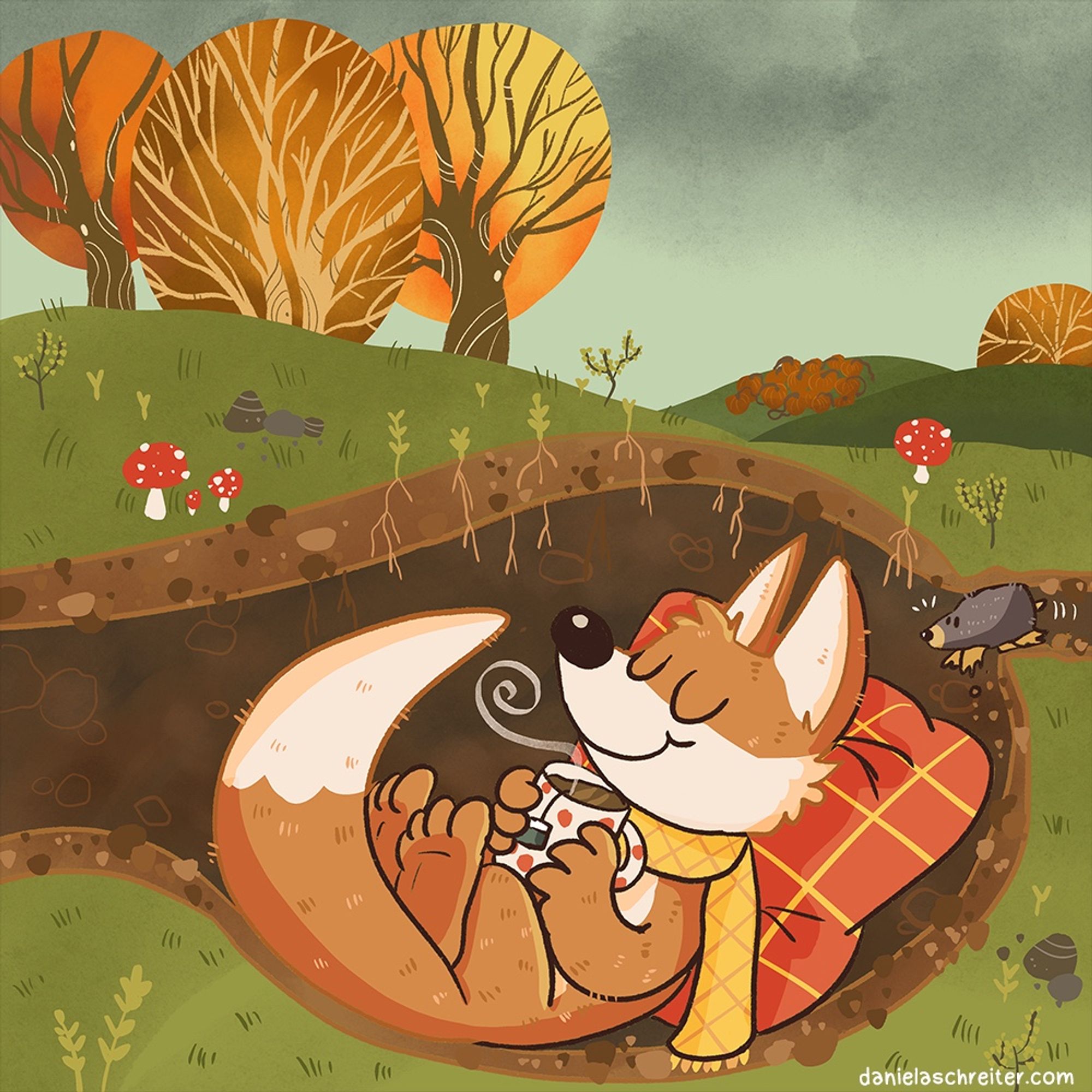 Comic Illustration: Ein Fuchs liegt gemütlich in seinem Bau, er trägt einen gelben Schal und hält eine Tasse in seinen Pfoten. Er liegt auf einem großen orangenen Kissen. Um ihn herum ist eine Herbst-Landschaft zu sehen mit Pilzen, Bäumen mit Herbstlaub und einem kleinen Kürbisfeld. Ein kleiner Maulwurf buddelt sich ausversehen in seinen Bau und schaut überrascht.