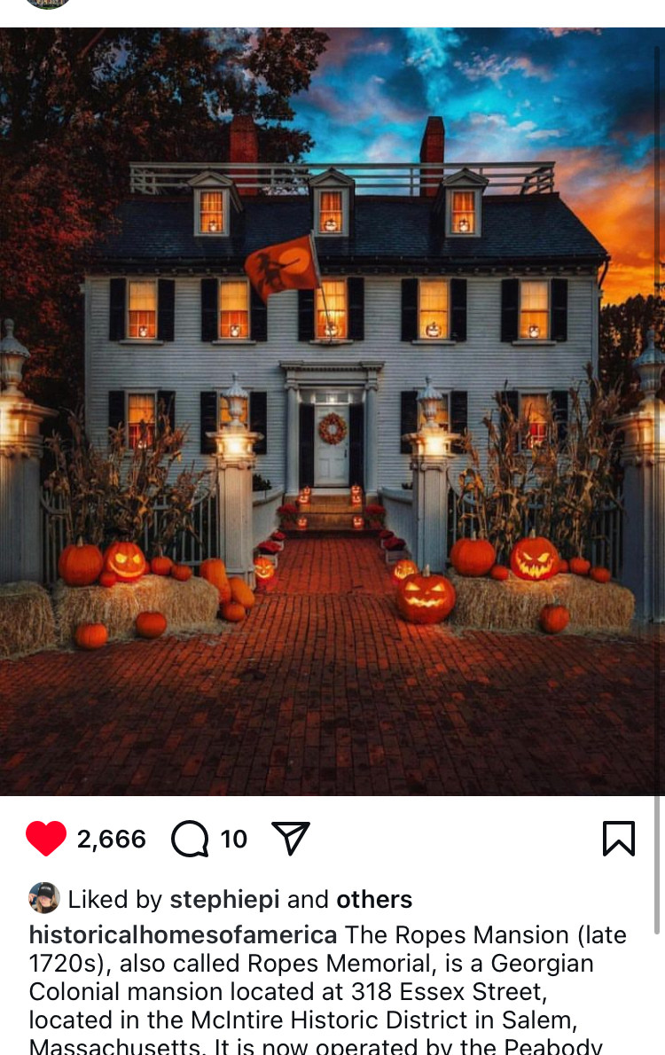 Colonial style house decorated for Halloween with haystacks and lots of jackolanterns 