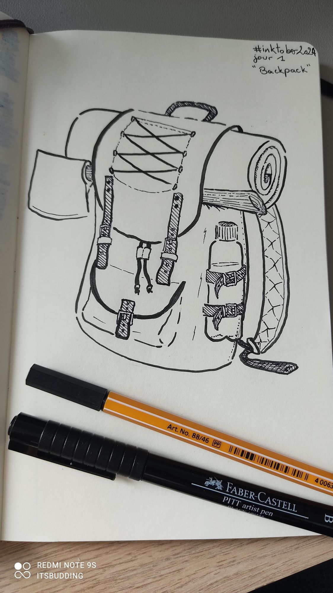 Dessin d'un sac à dos, feutres