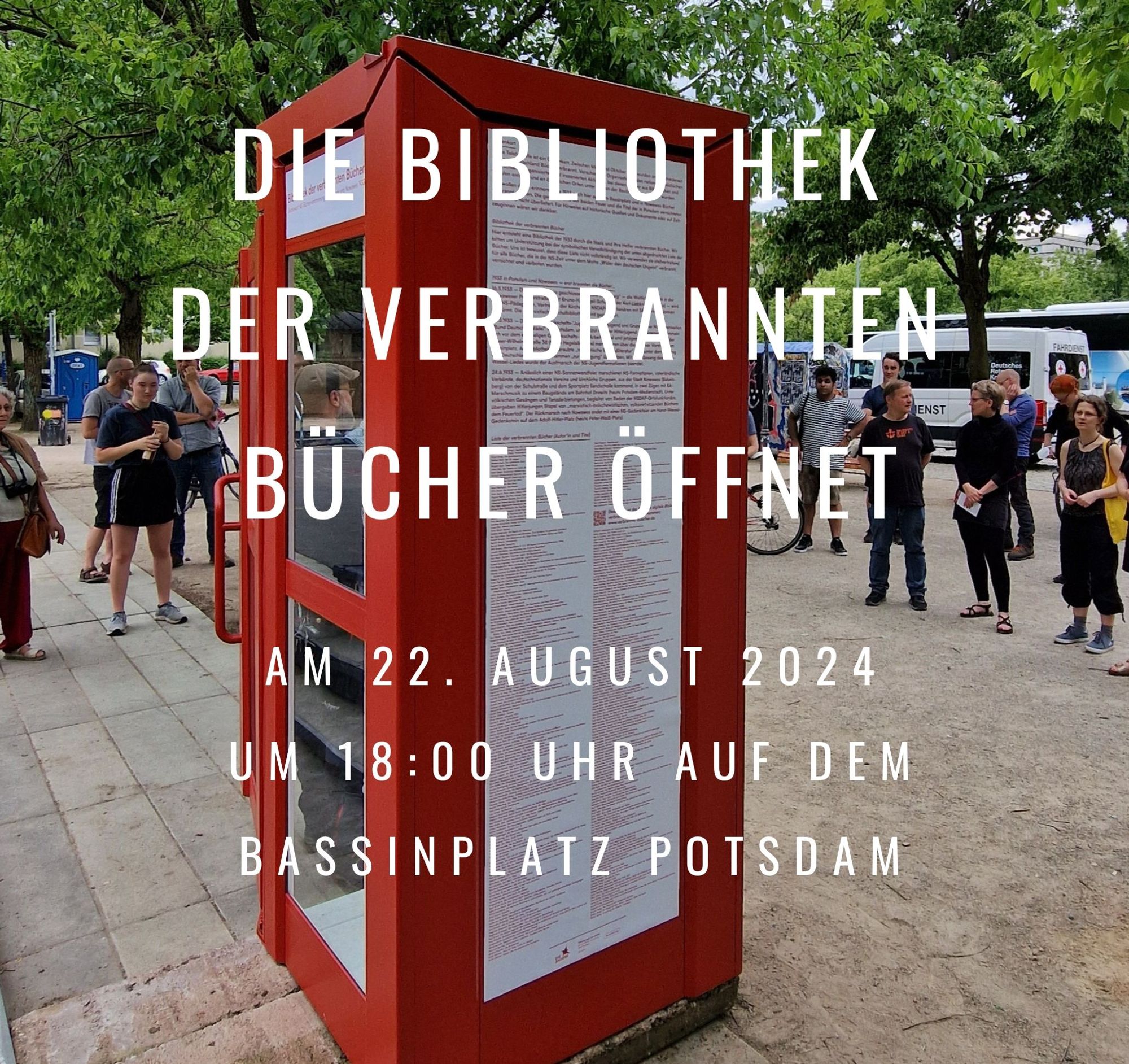 Bild der Bibliothek mit dem Einladungstext:
Die Bibliothek der verbrannten Bücher öffnet
am 22. August 2024
Um 18 Uhr auf dem
Bassinplatz Potsdam