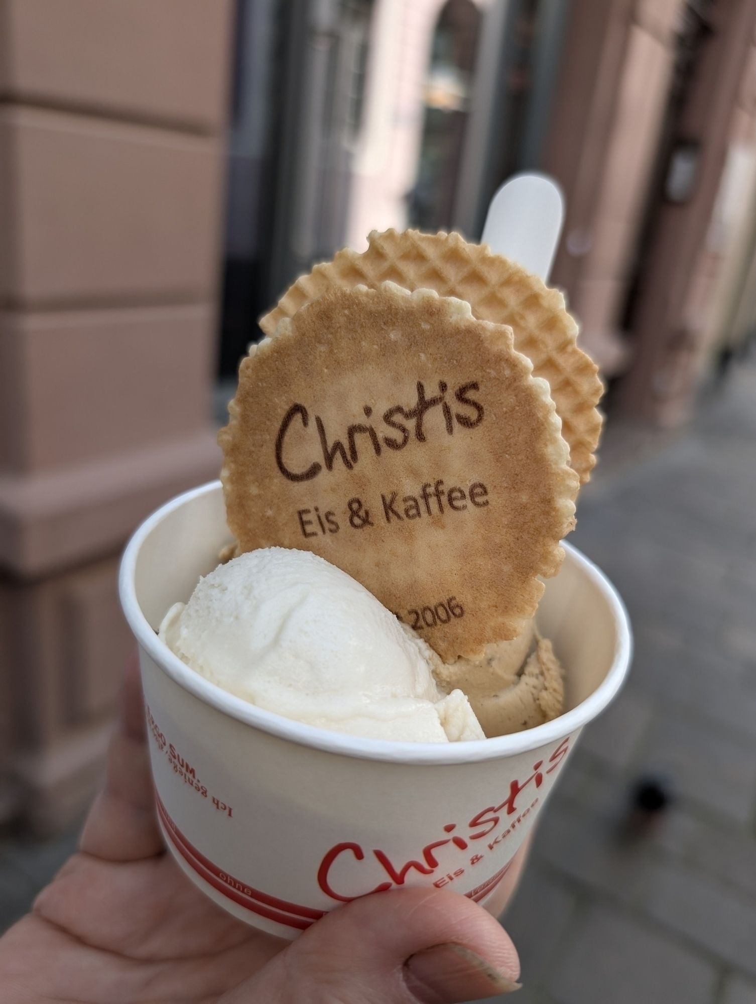 Eis von der Eisdiele Christus in Trier.