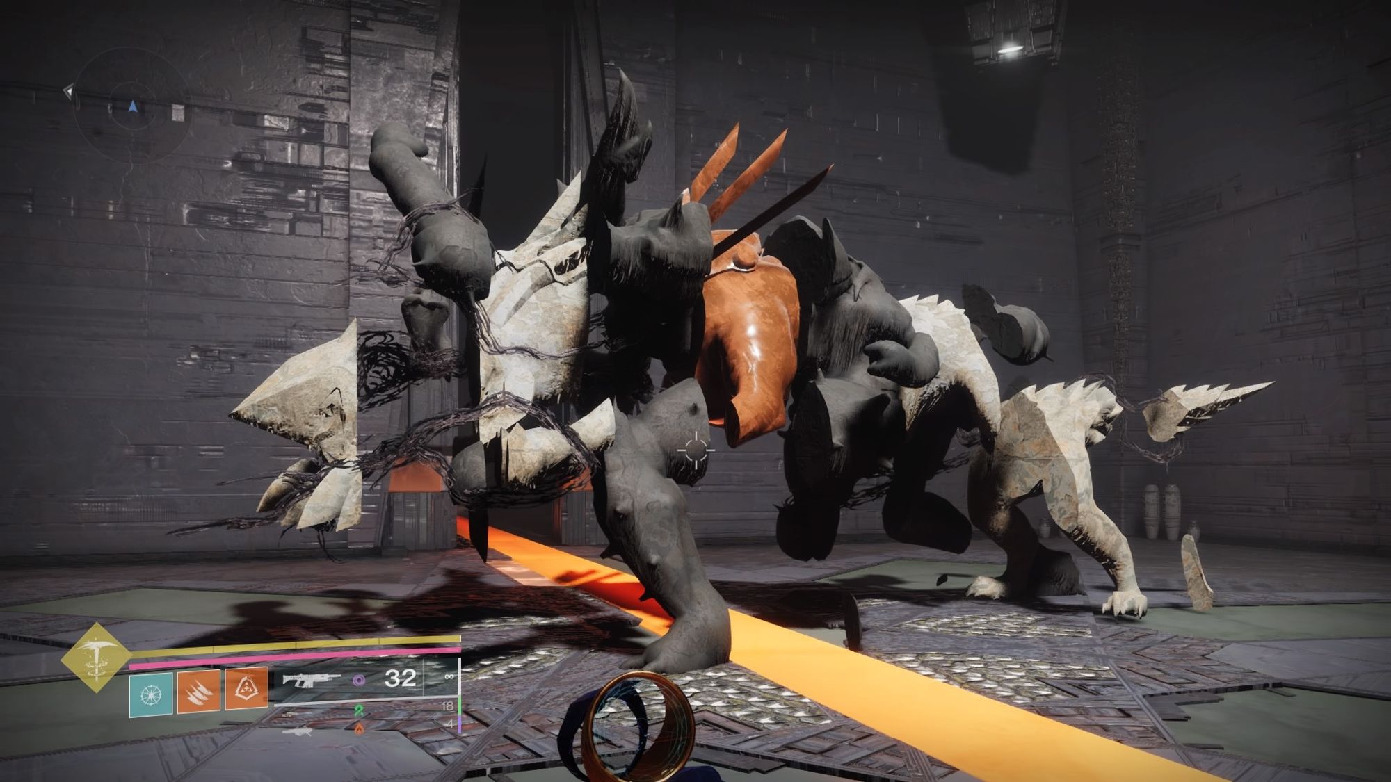 Screenshot aus Destiny 2: The Final Shape. Zu sehen ist die Statue eines warbeasts, eine hundeähnliches Wesen der Alienrasse Kabal. Das Warbeast ist senkrecht in regelmäßige Segmente geschnitten. Es wirkt als wären mehrere Versionen der Statue zusammengestellt, es scheint insgesamt 3 verschiedene Materialien zu geben. Daneben gibt es unterschiedliche Zustände. Ein Segment vorne am Kopf zeigt so bspw. Die Skelettstruktur des Tieres.