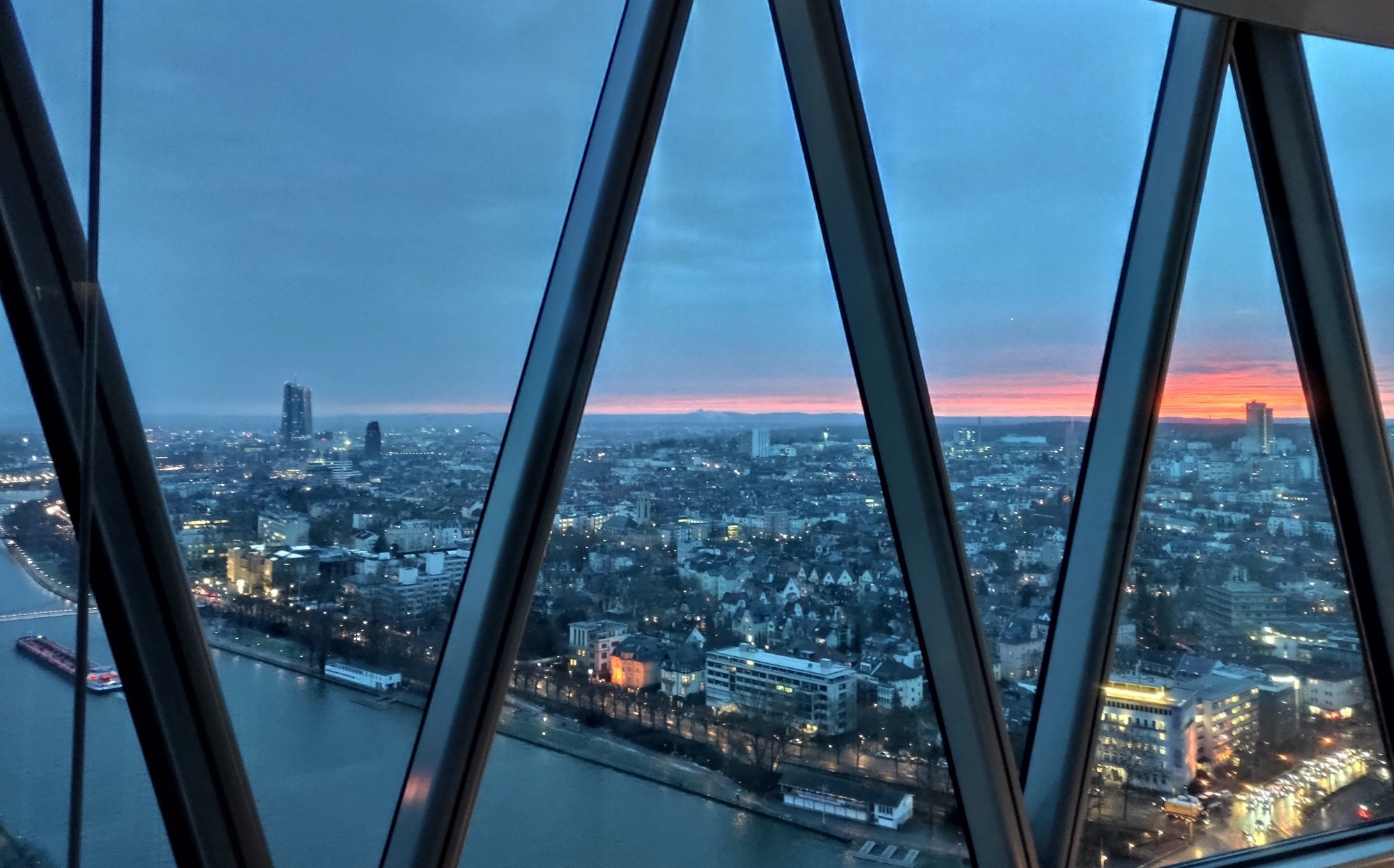 Sonnenaufgang über dem Frankfurter Südosten