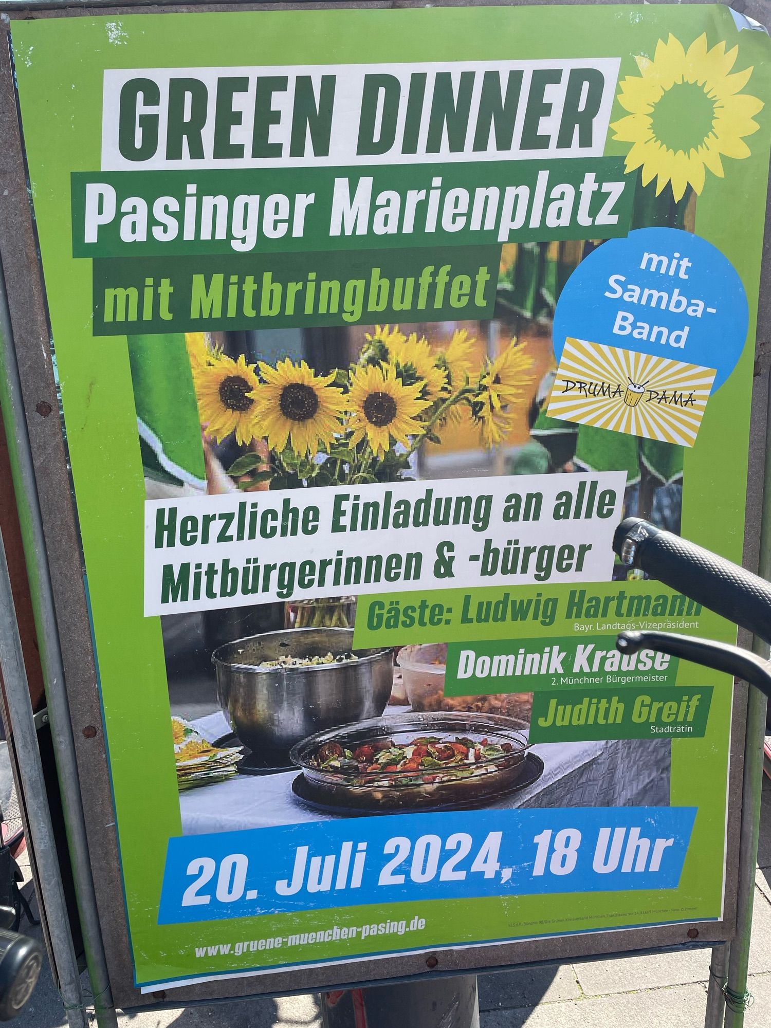 Plakat mit Einladung zum Green Dinner auf dem Pasinger Marienplatz