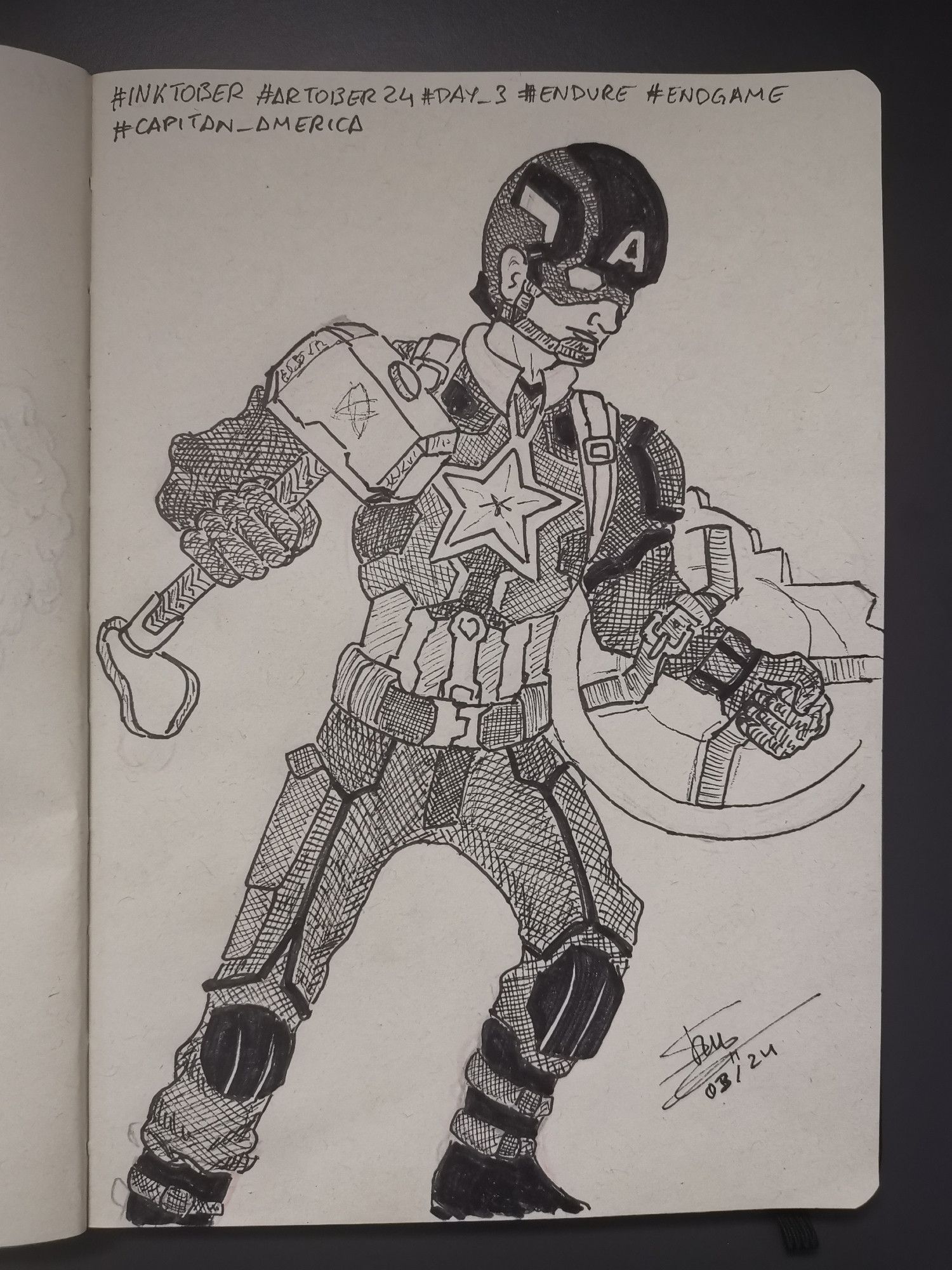 Dibujo a tinta del Capitán América durante su lucha con Thanos en la película Endgame, vemos que su escudo está roto por la lucha y que en la mano derecha lleva a Mjölnir, el martillo de Thor