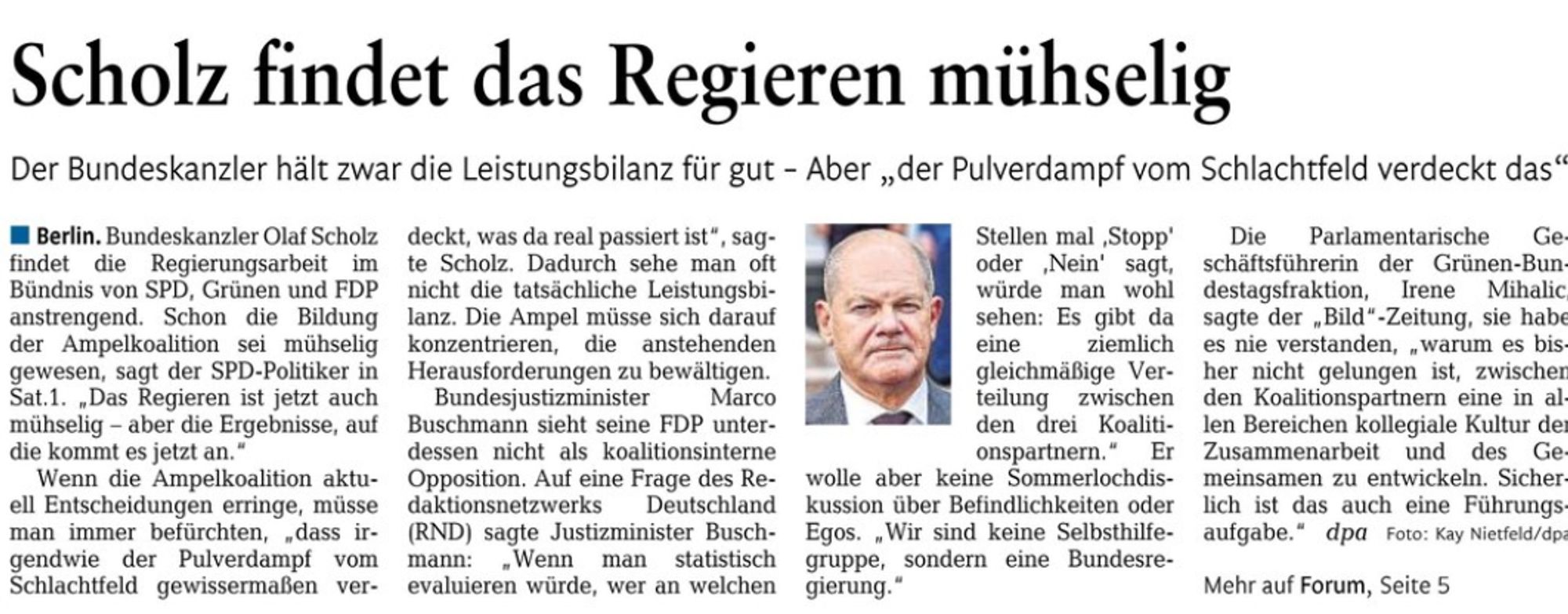 Pressetext einer Tageszeitung, Überschrift:

Scholz findet das Regieren mühselig

Der Bundeskanzler hält zwar die Leistungsbilanz für gut - aber der "Pulverdampf vom Schlachtfeld verdeckt das".