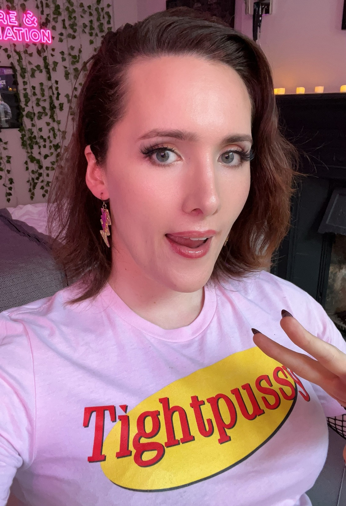 Abi hitting that egirl pose 