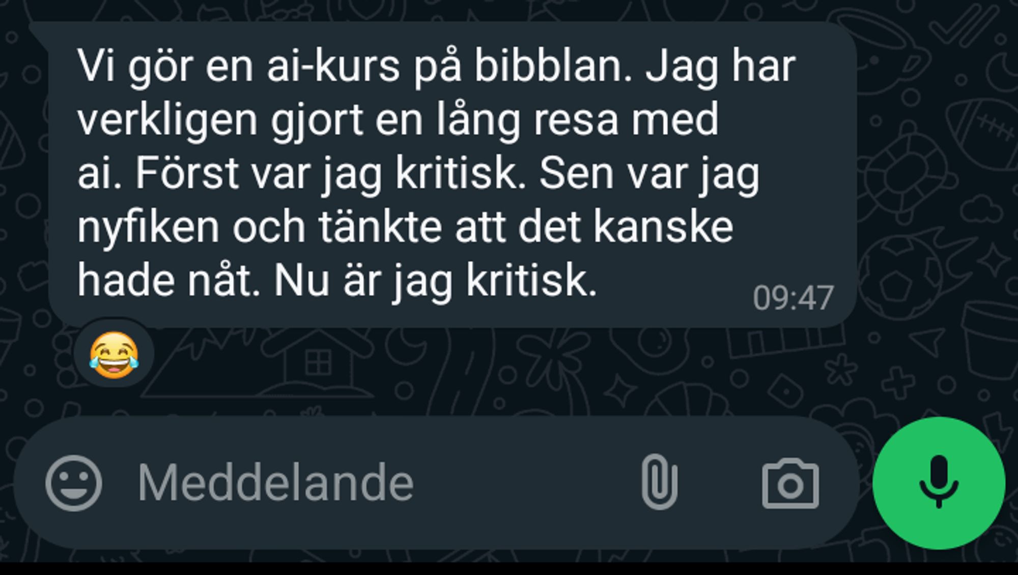 WhatsApp-konversation:

"Vi gör en ai-kurs på bibblan. Jag har verkligen gjort en lång resa med ai. Först var jag kritisk. Sen var jag nyfiken och tänkte att det kanske hade nåt. Nu är jag kritisk."