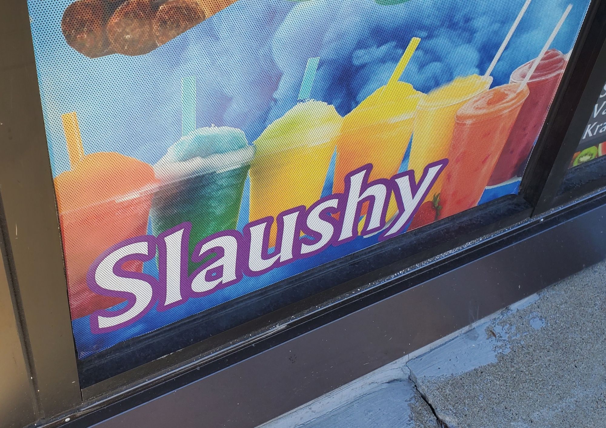 a slushy sign that says slaushy