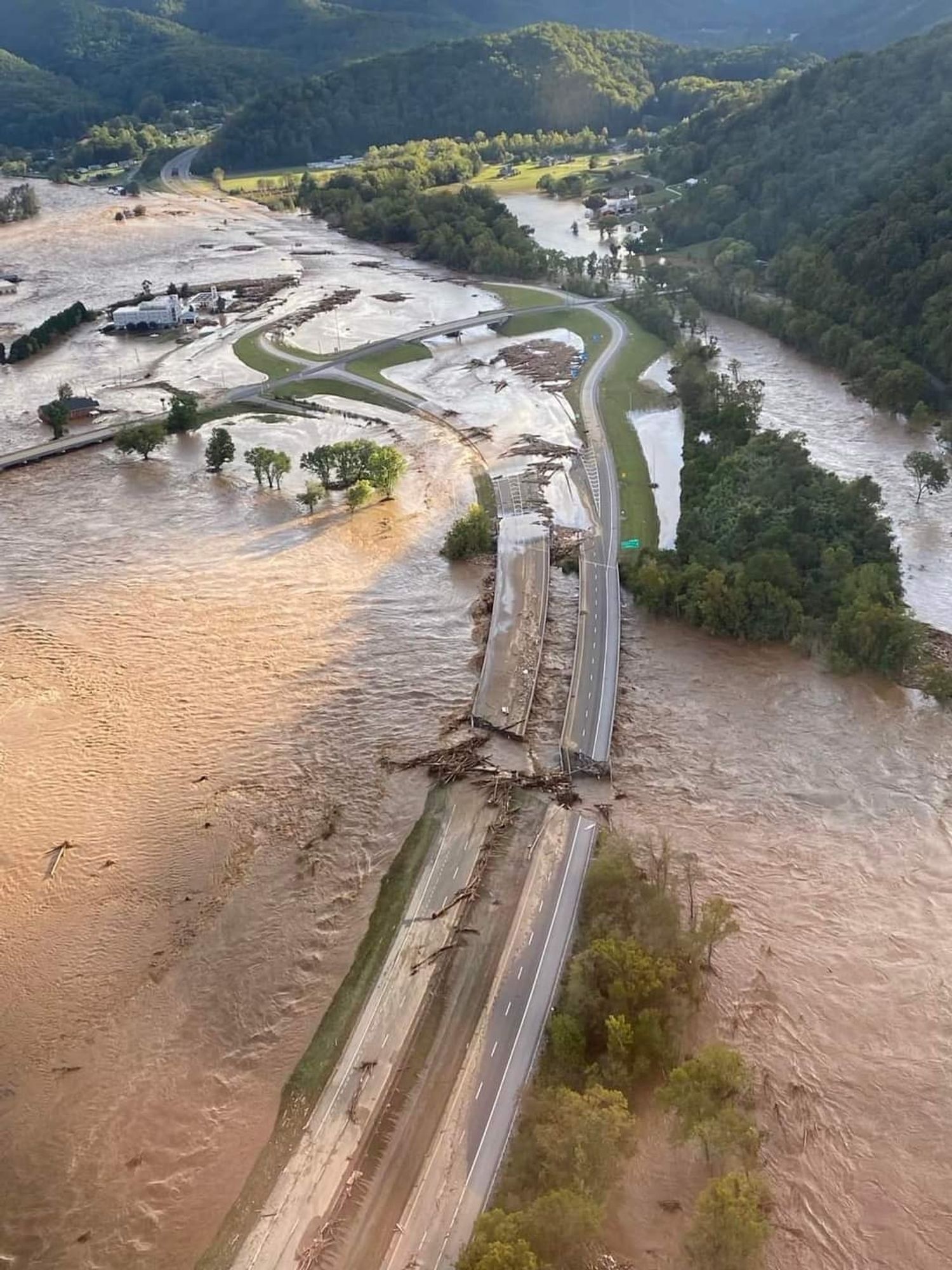 I40 bridge completely collapsed