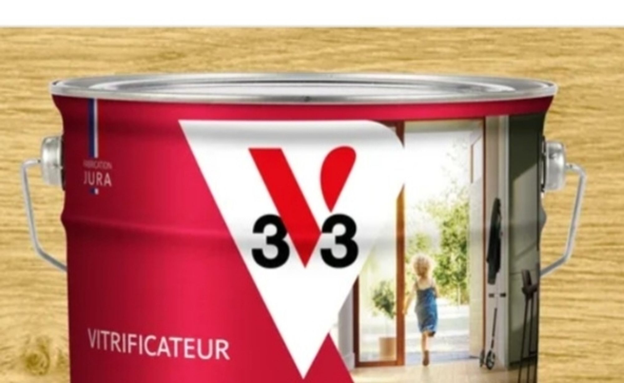 Haut d'un pot de vitrificateur de la marque V33. 

Le logo au dessus : un petit 3 noir, un grand V rouge et un autre petit 3 noir.