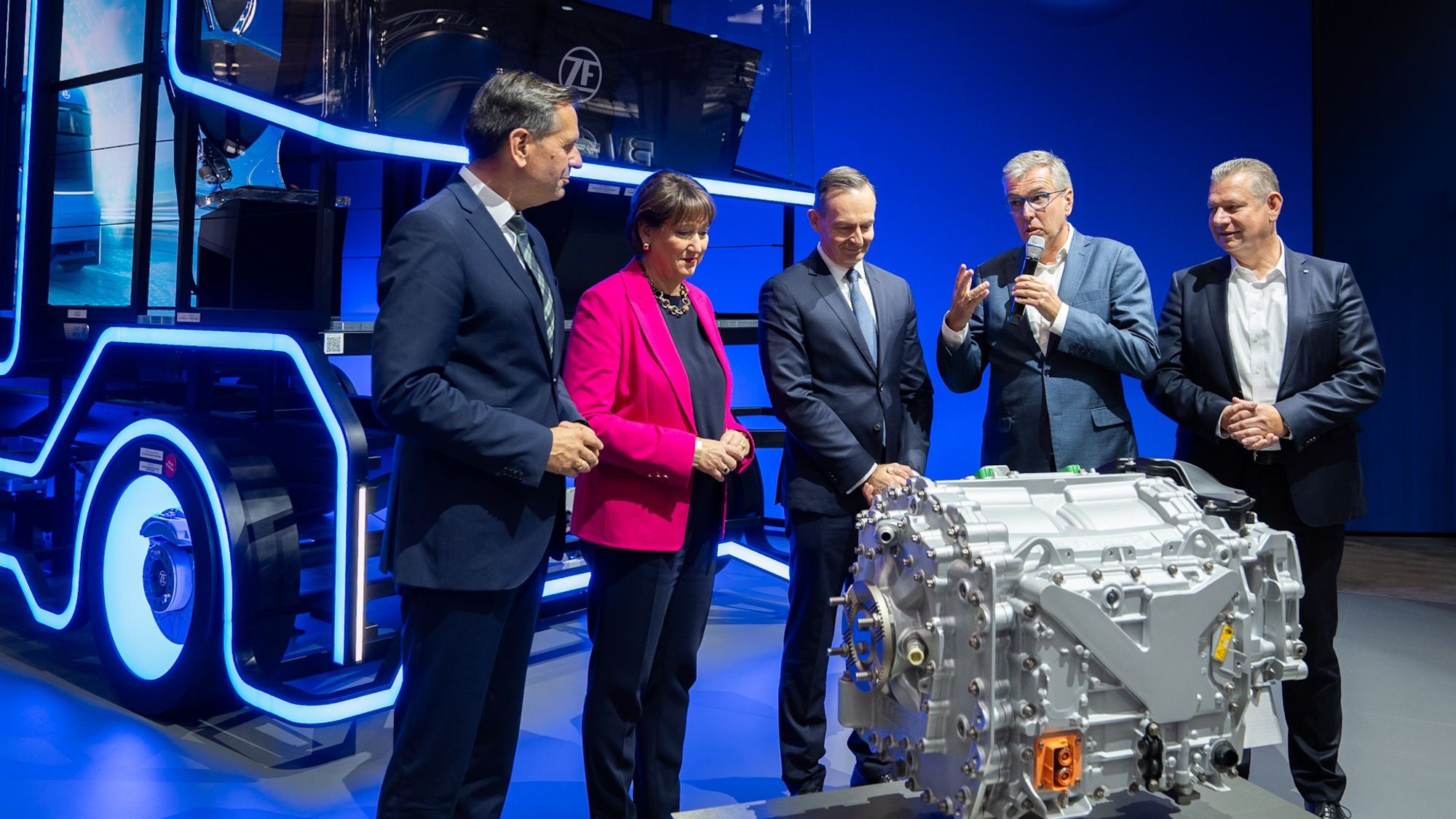 Volker Wissing auf der IAA Transportation, hier beim Technologiekonzern ZF Friedrichshafen.