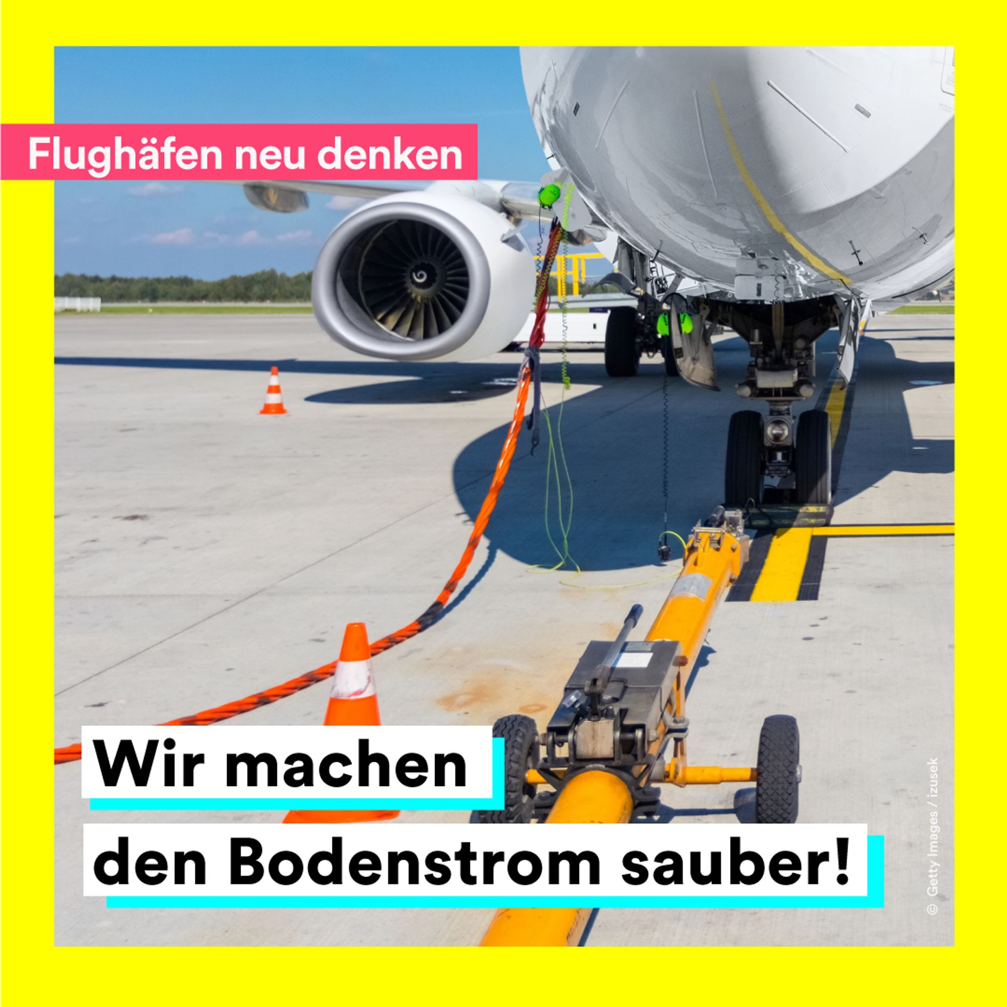 Auf der Grafik sieht man ein Flugzeug am Boden, es steht folgender Text auf der Grafik: Flughäfen neu denken. Wir machen den Bodenstrom sauber!