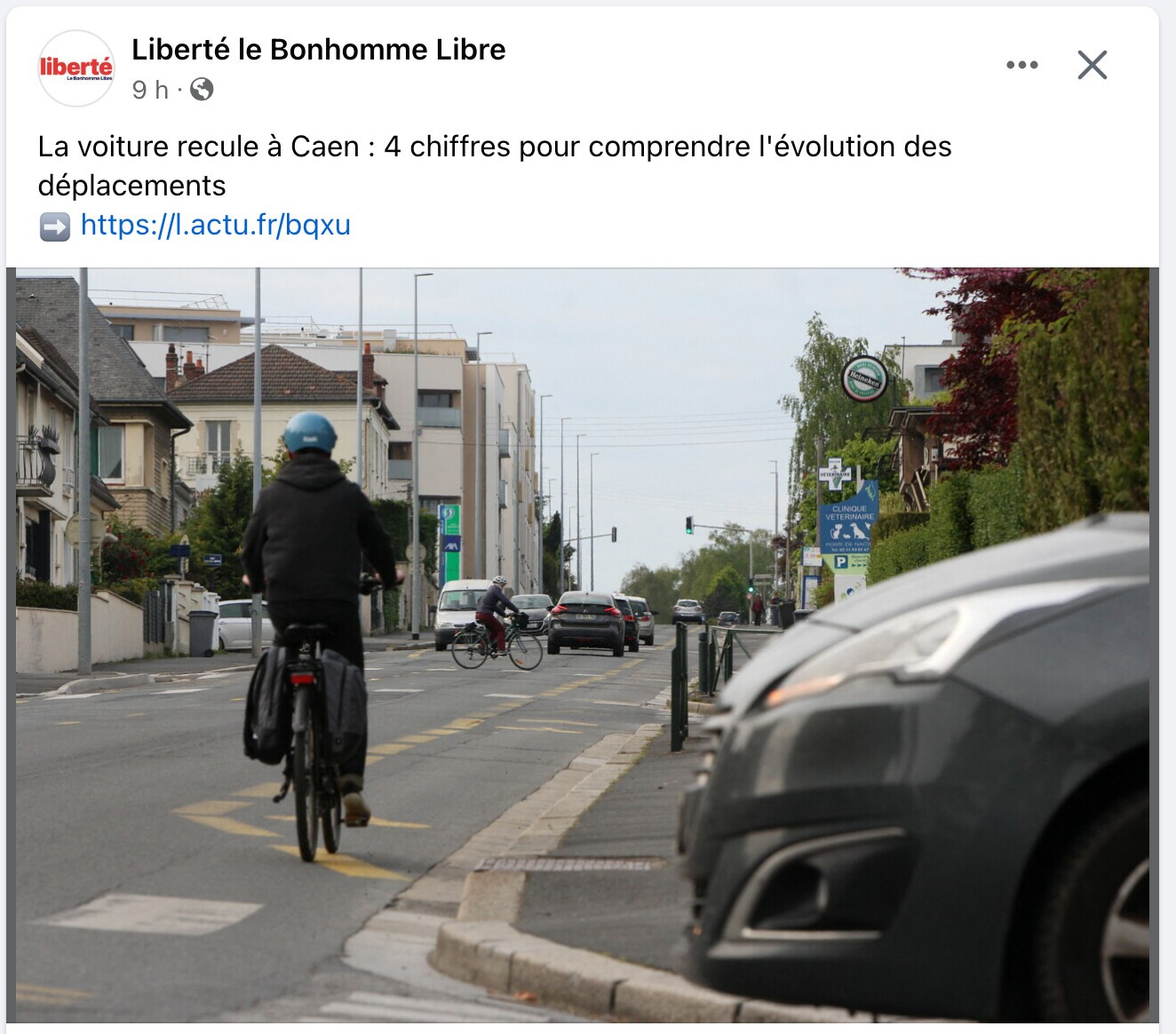 capture d'écran d'une publication Facebook du journal Liberté Caen mettant en avant un article dont l'accroche est "La voiture recule à Caen : 4 chiffres pour comprendre l'évolution des déplacements"