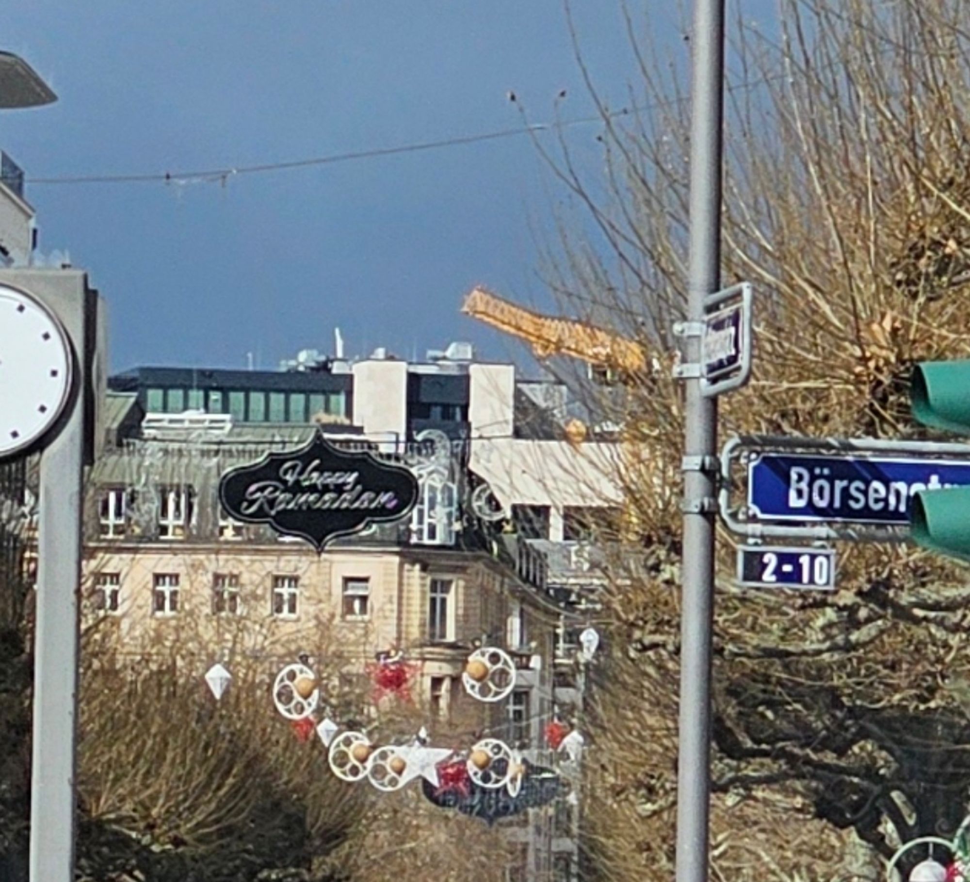 Picture showing a snap of a banner saying:"Happy Ramadan" in Frankfurt, Fressgasse.