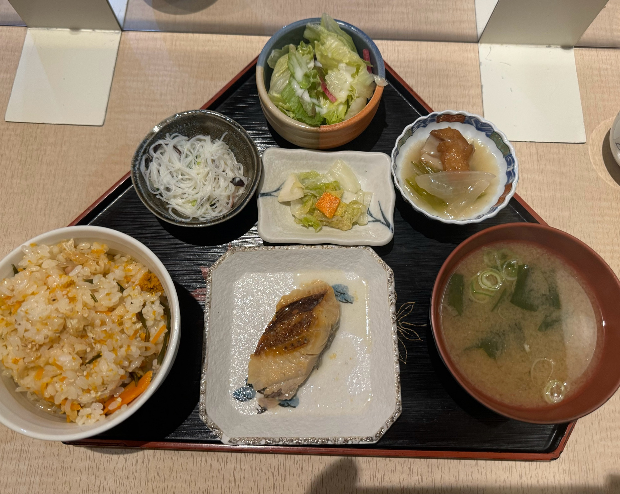 メインはホッケの麹漬け