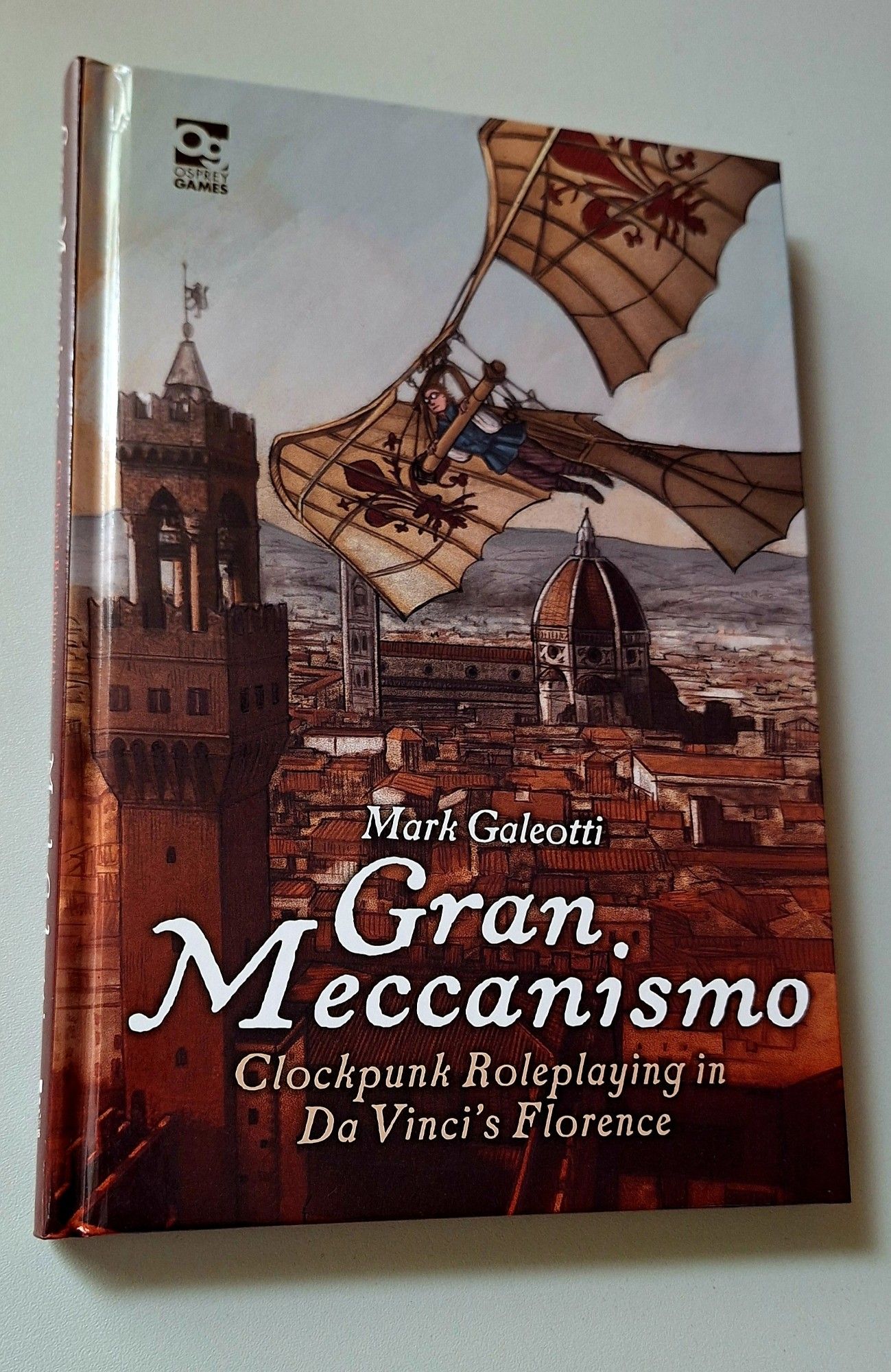 Foto des Regelwerks von Gran Mecchanismo mit einem Flugsegler über Florenz