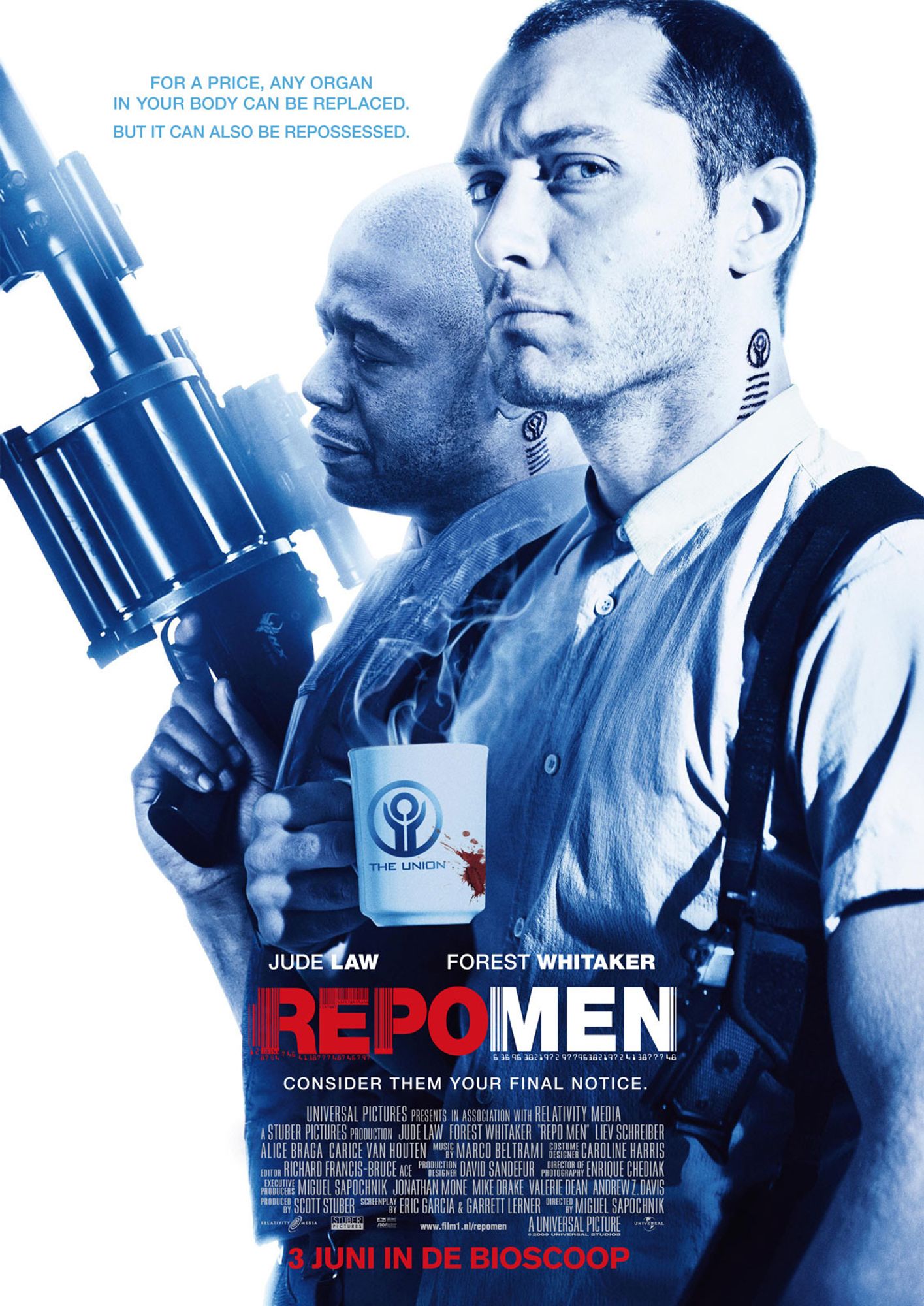 Locandina del film "REPO MEN"
I due protagonisti, Jude Law e Forest Whitaker, in abiti tipo poliziotti o guardie giurate, con in mano armi pesanti.