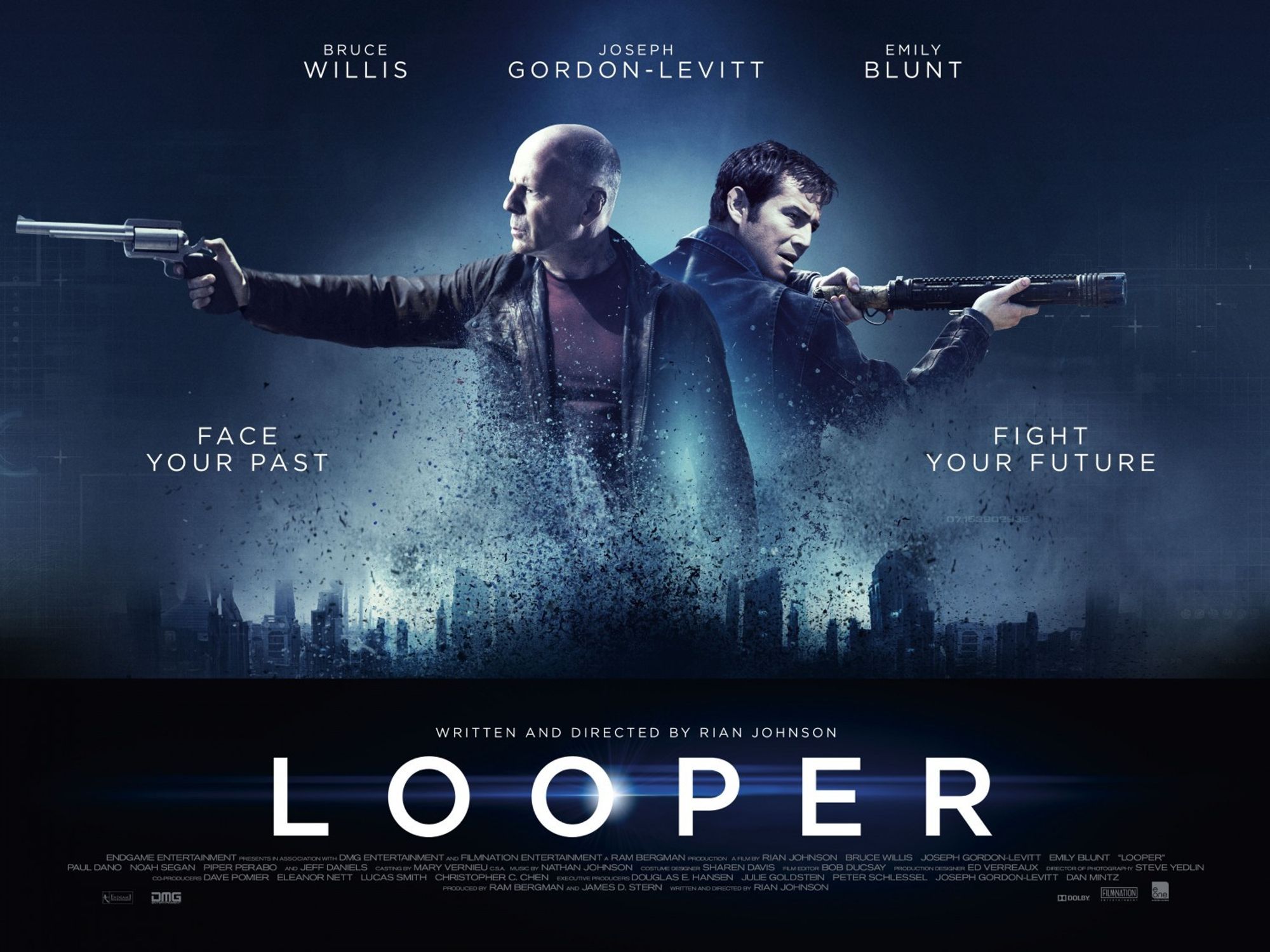 Locandina del film "Looper".

Su uno sfondo oscuro, dove le guglie di una città moderna si sbriciolano, si stagliano in primo piano i due protagonisti, leggermente sovrapposti schiena contro schiena, ognuno di loro sta puntando davanti a sé la propria arma.

FACE YOUR PAST
FIGHT YOUR FUTURE