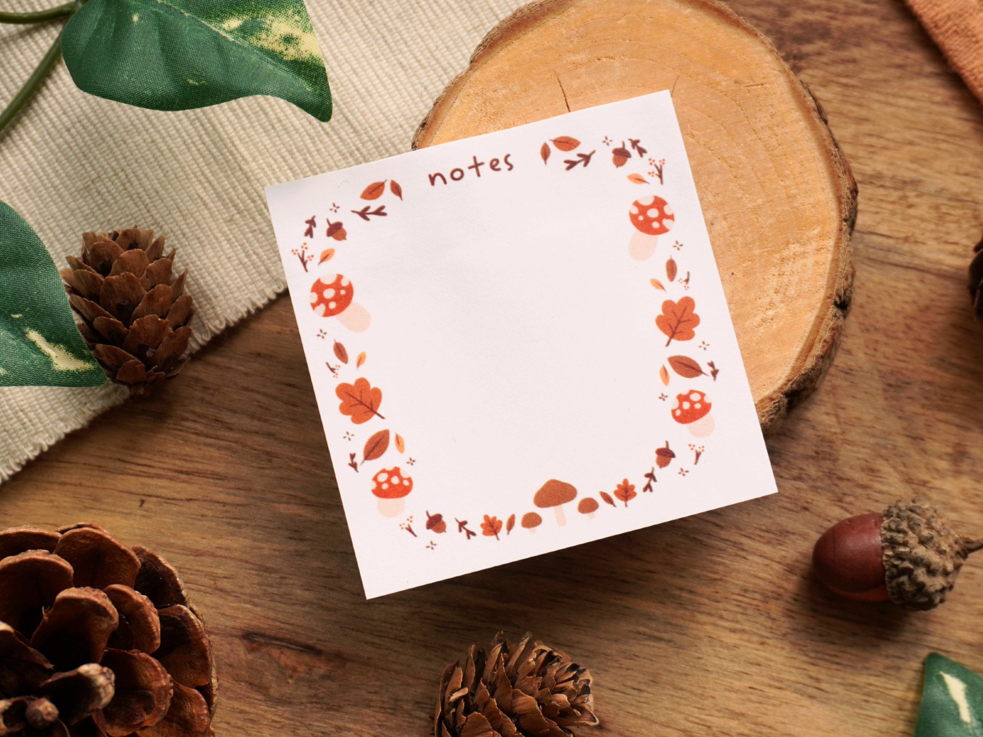 Product photo of a adhesive sticky note pad with autumn decorations as a border