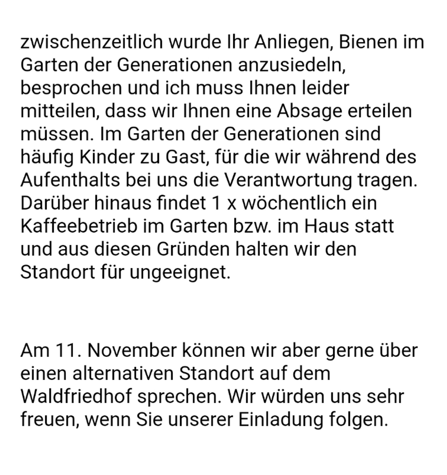 Der Screenshot einer E-Mail an mich. Grob zusammengefasst: Meine Anfrage, ein Bienenvolk in den Garten einer Kirchengemeinde wurde abgelehnt, stattdessen wurde vorgeschlagen eines möglicherweise auf einen Friedhof zu stellen.