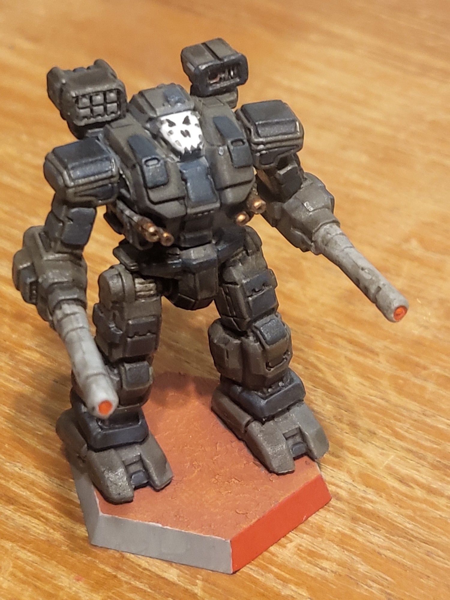 A Warhammer battlemech