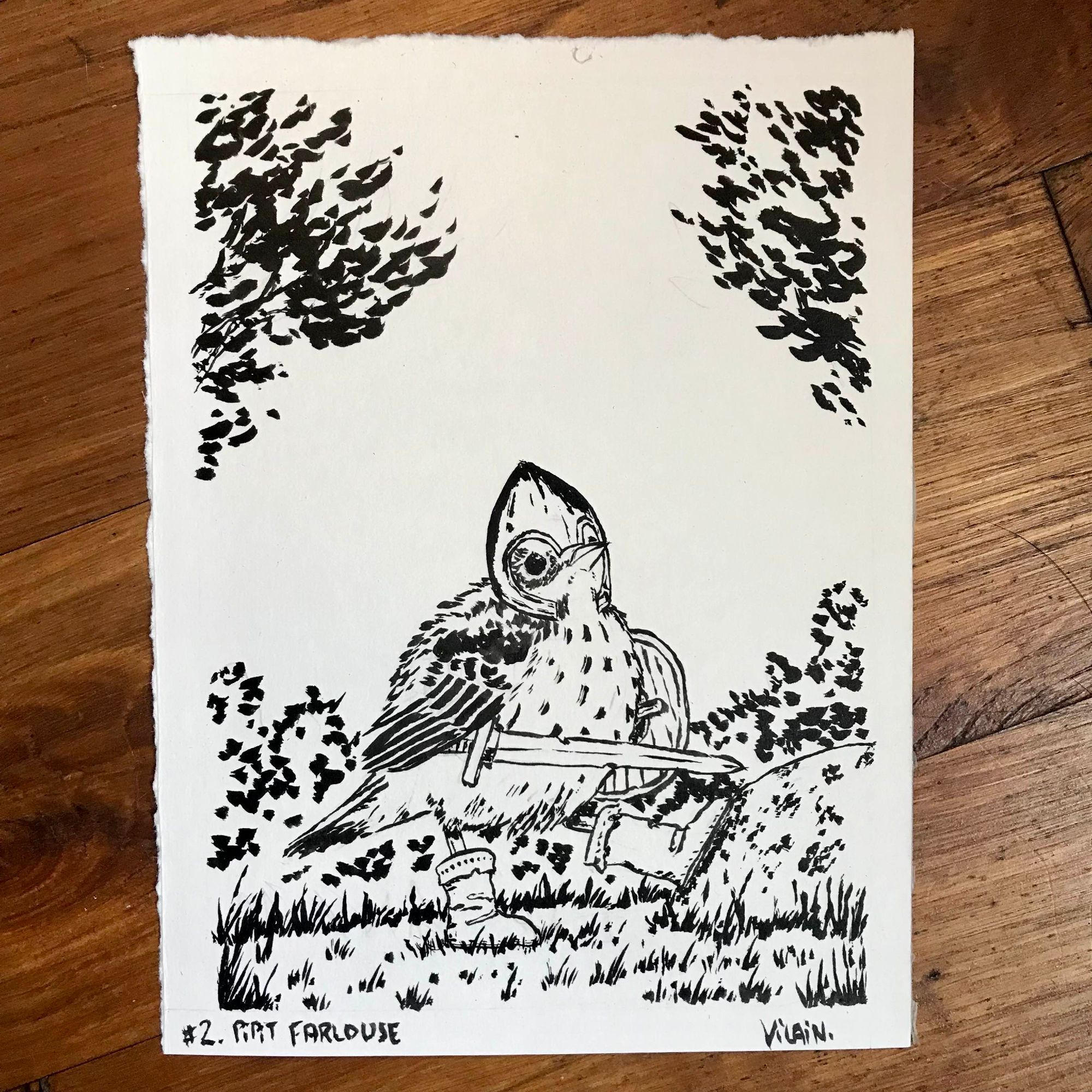 Dessin à l'encre d'un pipit farlouse, petit oiseau clair moucheté de sombre. il porte un casque, une épée et un bouclier et est chaussé de bottes de cuir. Il pose un pied nonchalant sur un caillou.