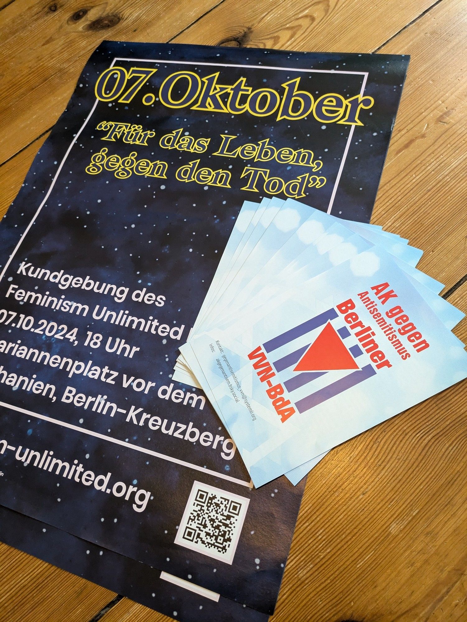 Plakat zur feminism unlimited Kundgebung " Für das Leben, gegen den Tod" mit dem Flyer des AK gegen Antisemitismus