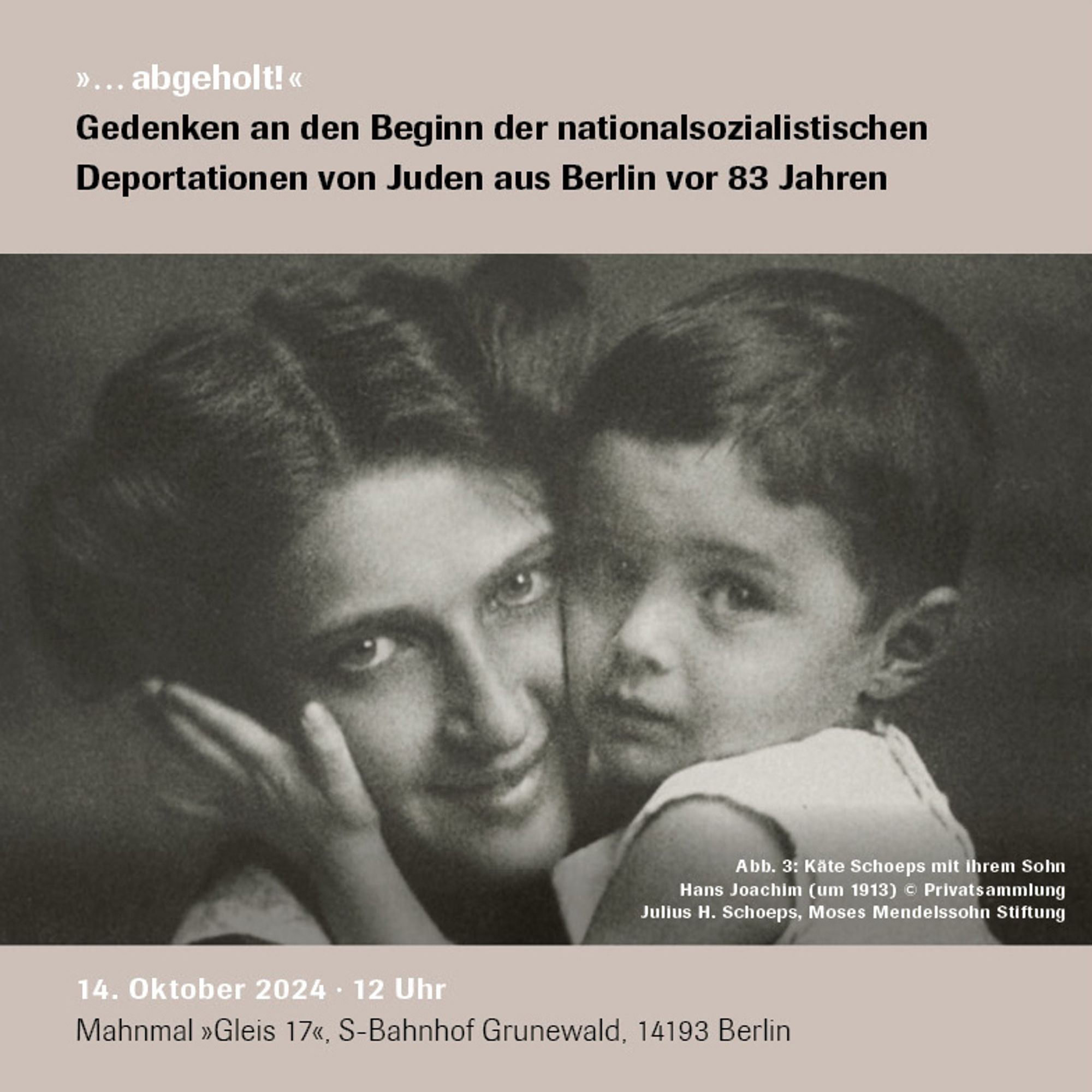 Käte Schoeps, links, trägt ihr Kind Hans Joachim Schoeps, rechts, auf dem Arm. Beide schauen zur Kamera, die Köpfe nahe beieinander, Wange an Wange. Die Bildunterschrift datiert: um 1913