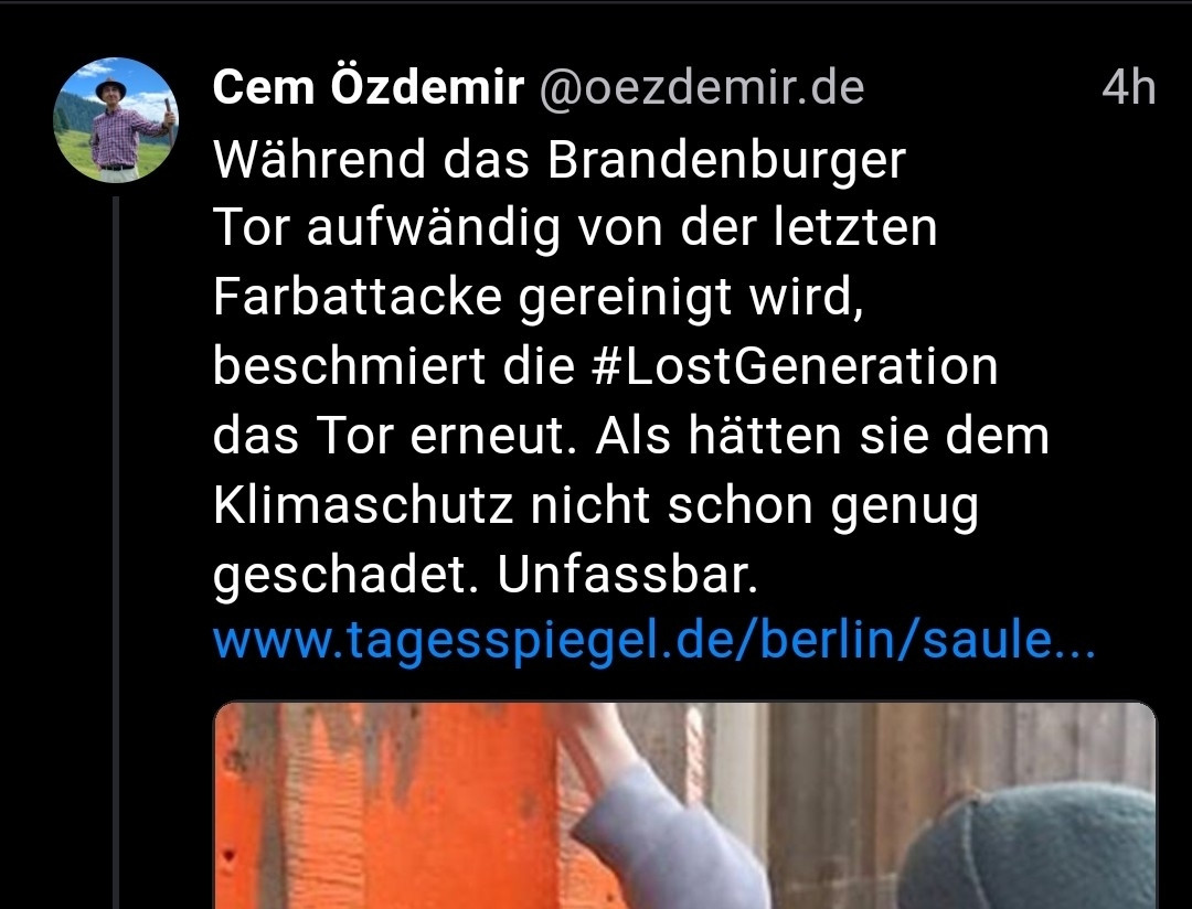 Screenshot von Cem Özdemirs Bluesky Post: "Während das Brandenburger Tor aufwändig von der letzten Farbattacke gereinigt wird, beschmiert die #LostGeneration das Tor erneut. Als hätten sie dem Klimaschutz nicht schon genug geschadet. Unfassbar."