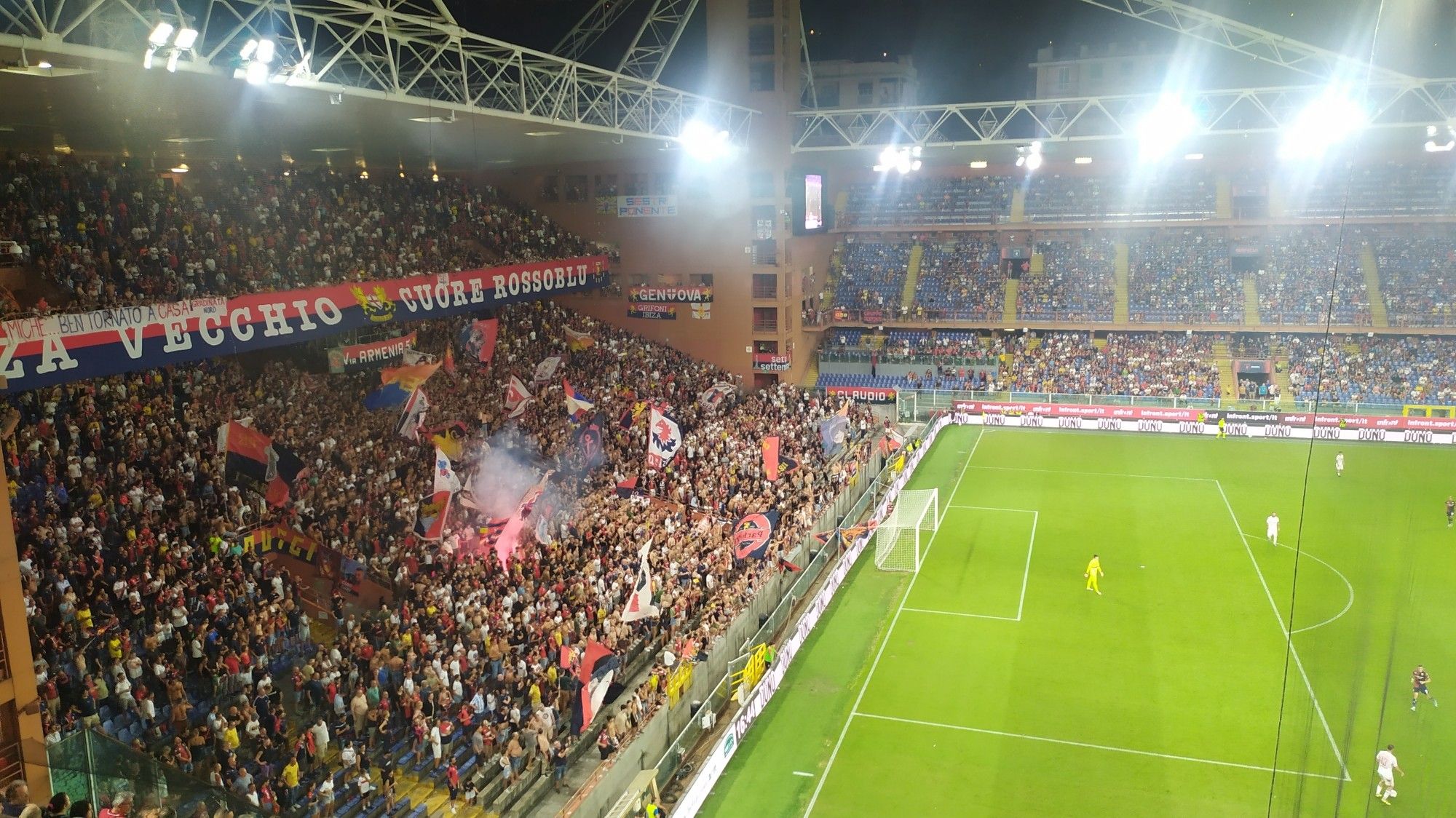 Blick in die Heimkurve beim Spiel CFC Genua gegen AC Reggiana