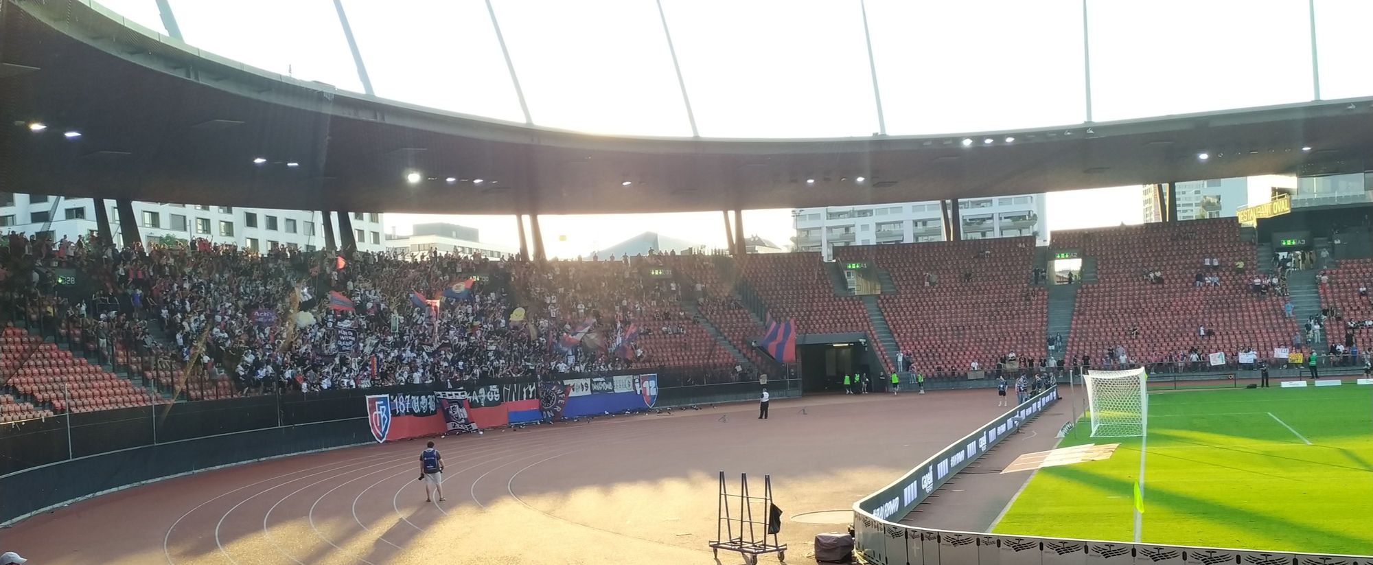 Blick auf den Gästeblock beim Spiel GC Zürich gegen FC Basel