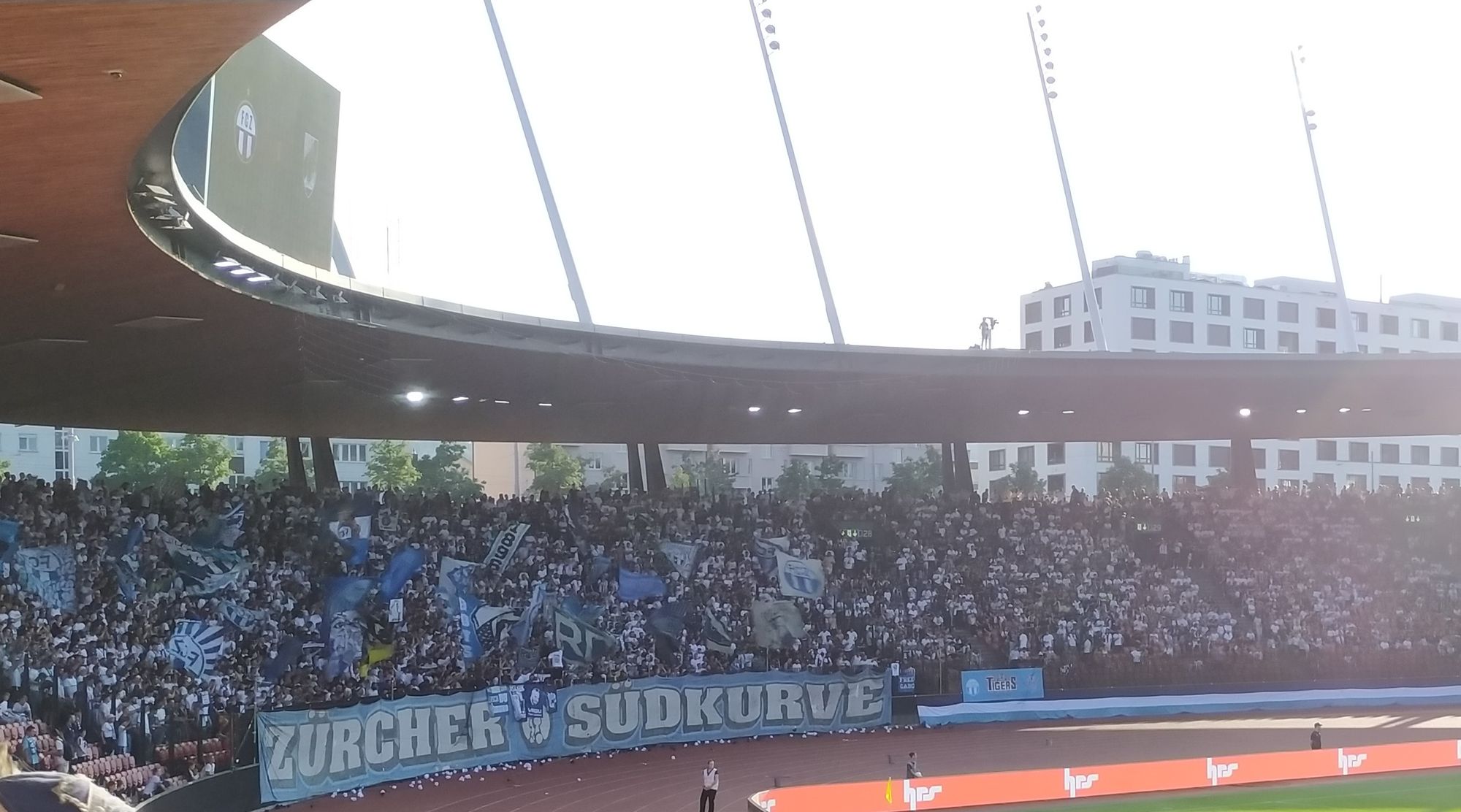 Blick auf die Zürcher Südkurve beim Spiel gegen Vitoria Guimaraes