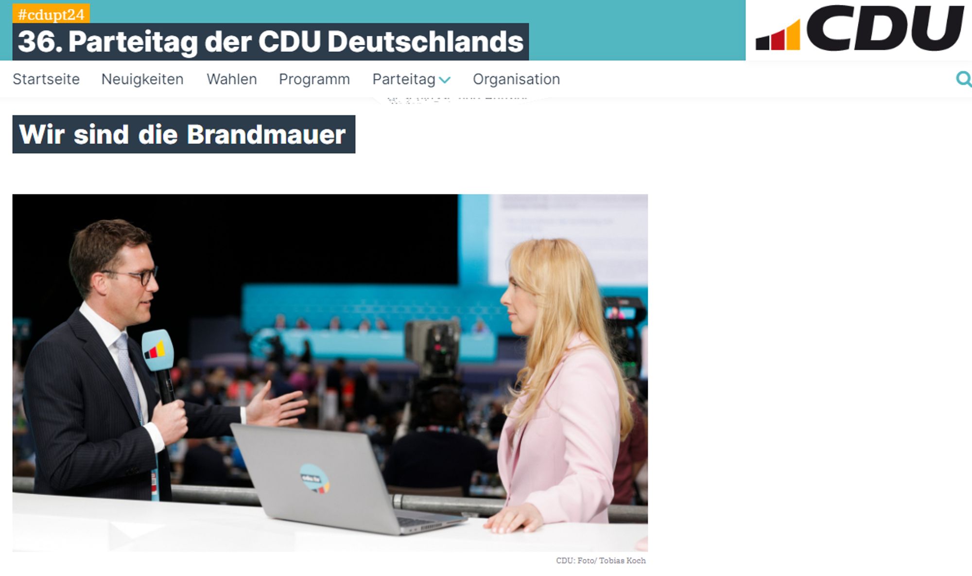 Screenshot CDU Webseite: Titel: "Wir sind die Brandmauer". Auf einem Bild zu sehen: Manuel Hagel, Vorsitzender der CDU Baden-Württemberg, im Interview mit einer Reporterin.