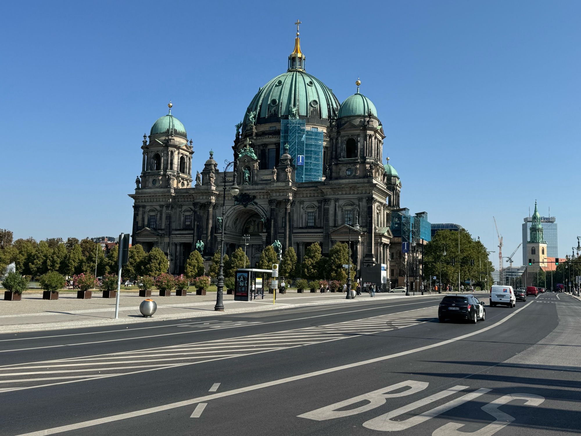 Berliner Dom. Von der Straße aus aufgenommen.