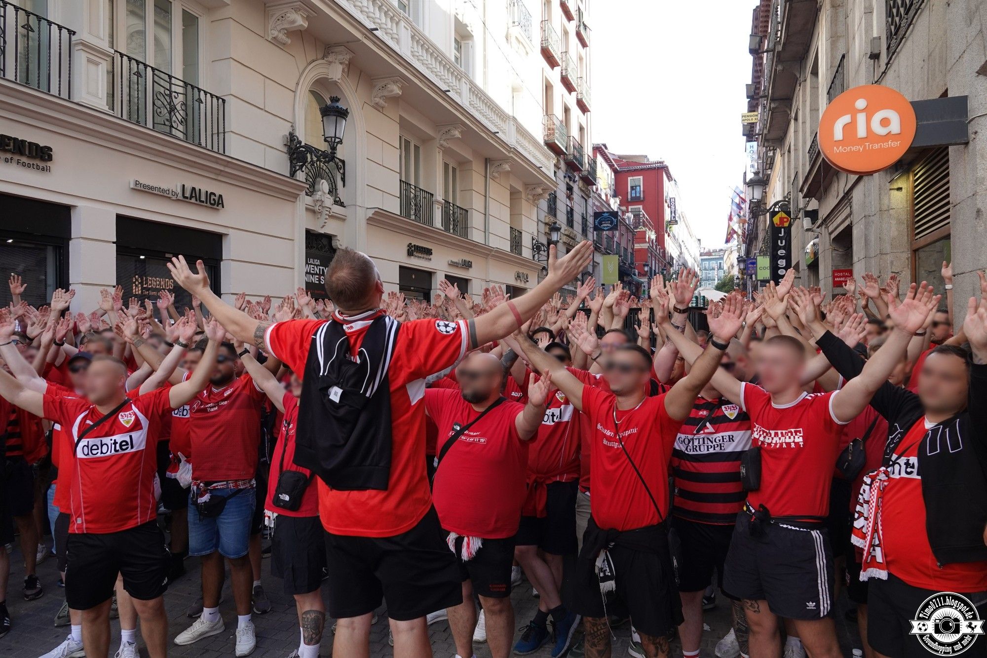 Fanmarsch der VfB Stuttgart-Fanszene in Madrid.