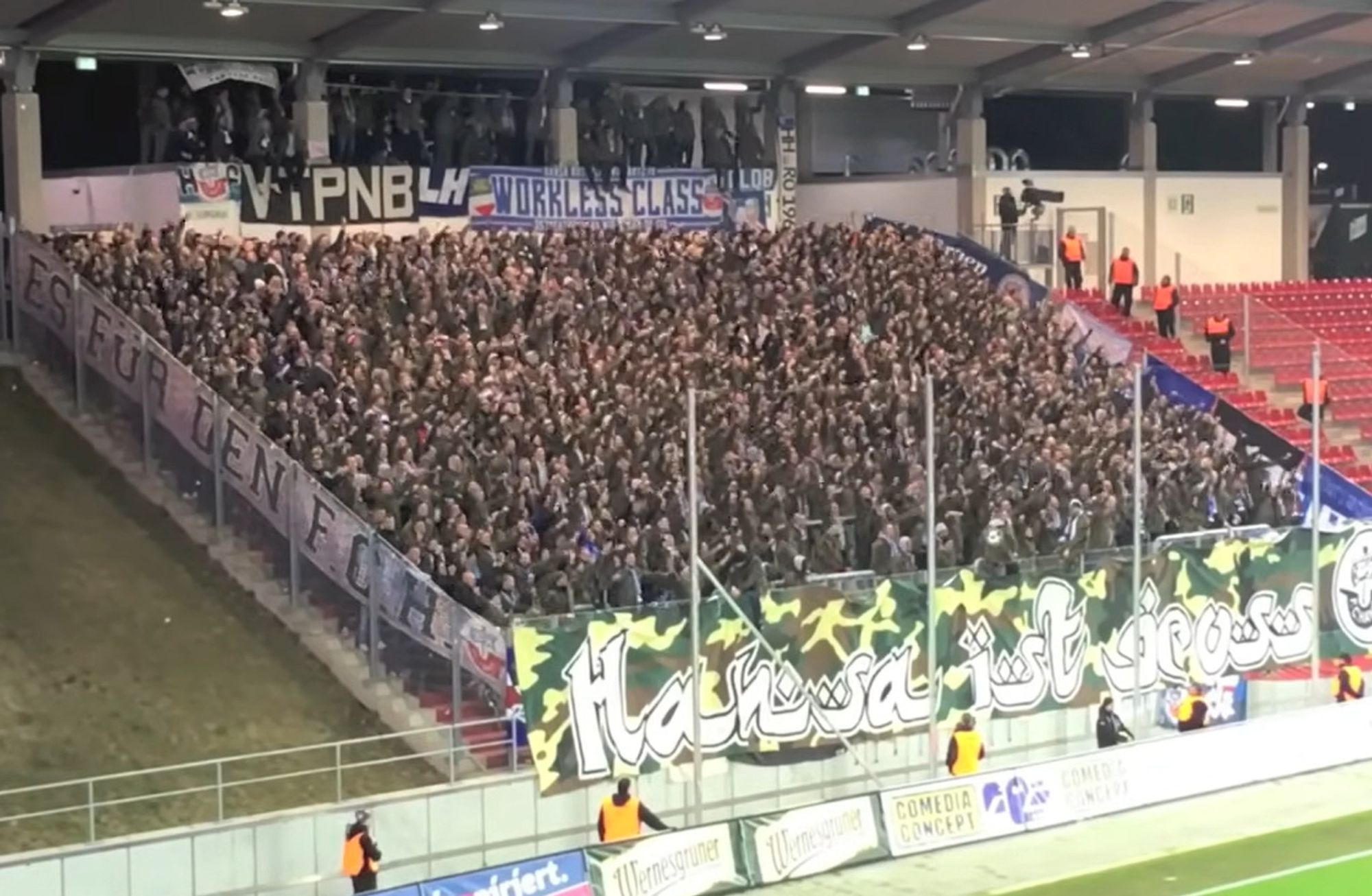 „Hansa ist groß!“-Mottofahrt der FC Hansa Rostock-Fanszene am 20.03.2017 in Zwickau mit gleicher Schriftart wie im Brief.