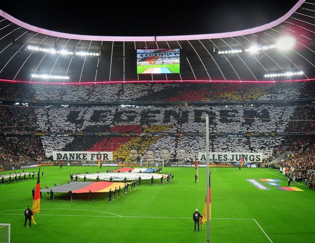 "Legenden"-Choreografie zur Verabschiedung von Gündogan, Müller, Neuer & Kroos.